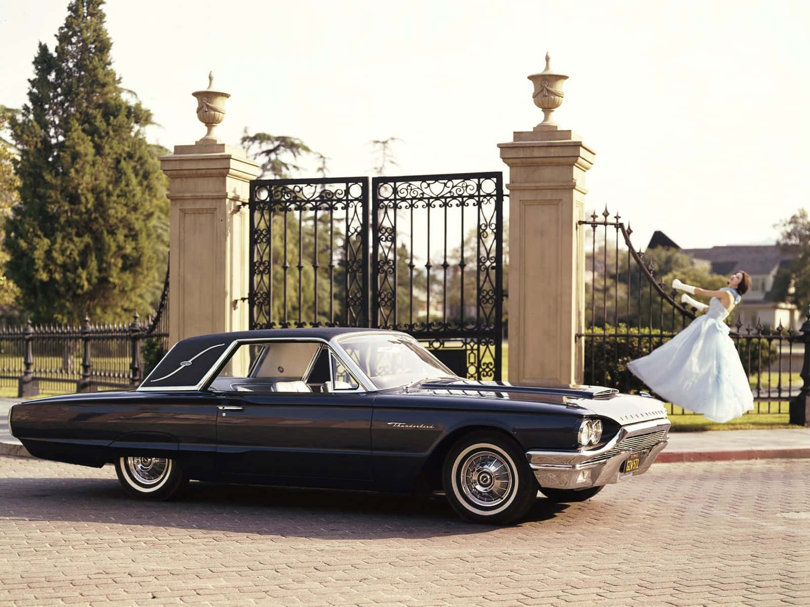 Ford Thunderbird - Classic American Luxury Wallpaper