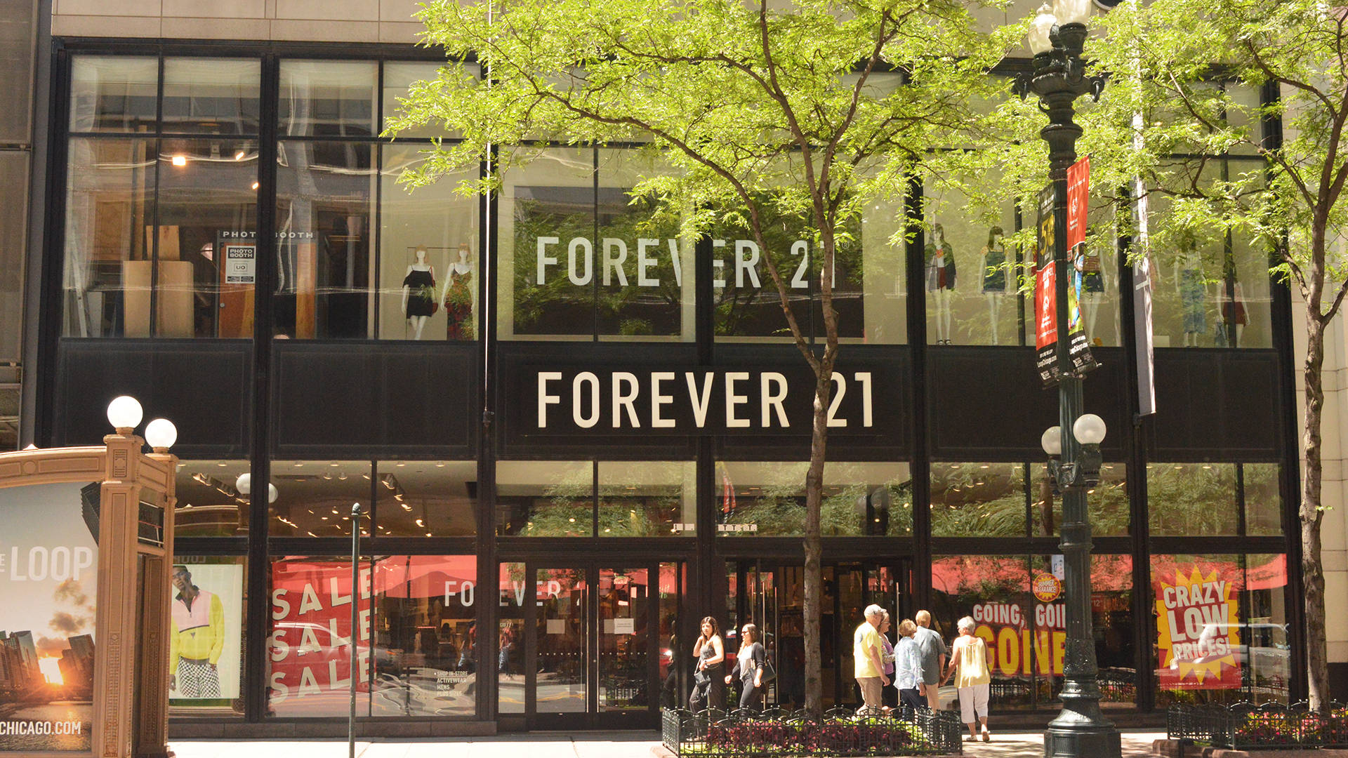 Forever 21 Fashion Chain Store