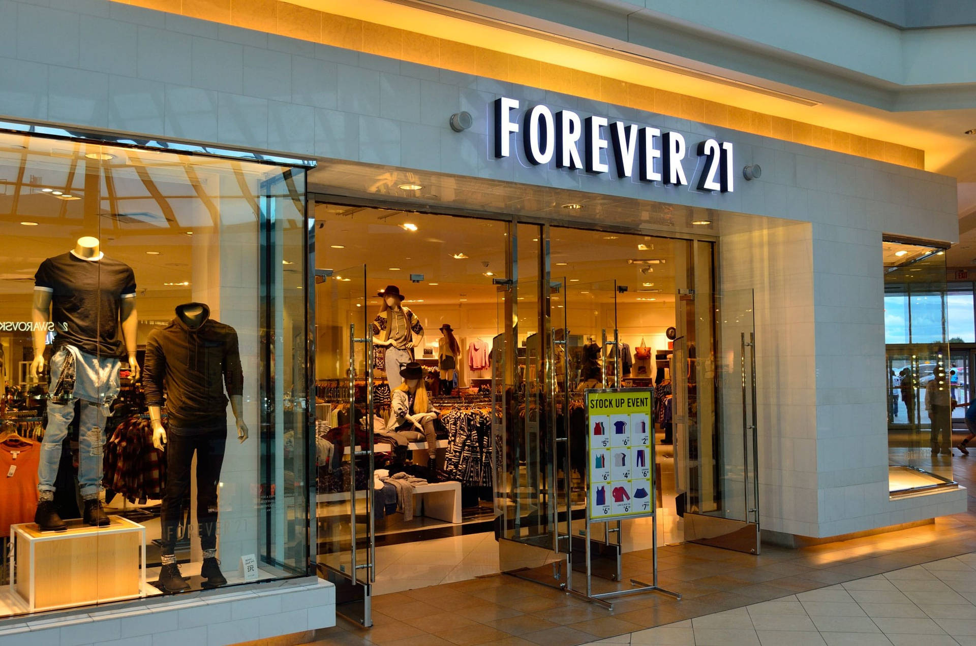 Forever 21 Millennial Trendy Store