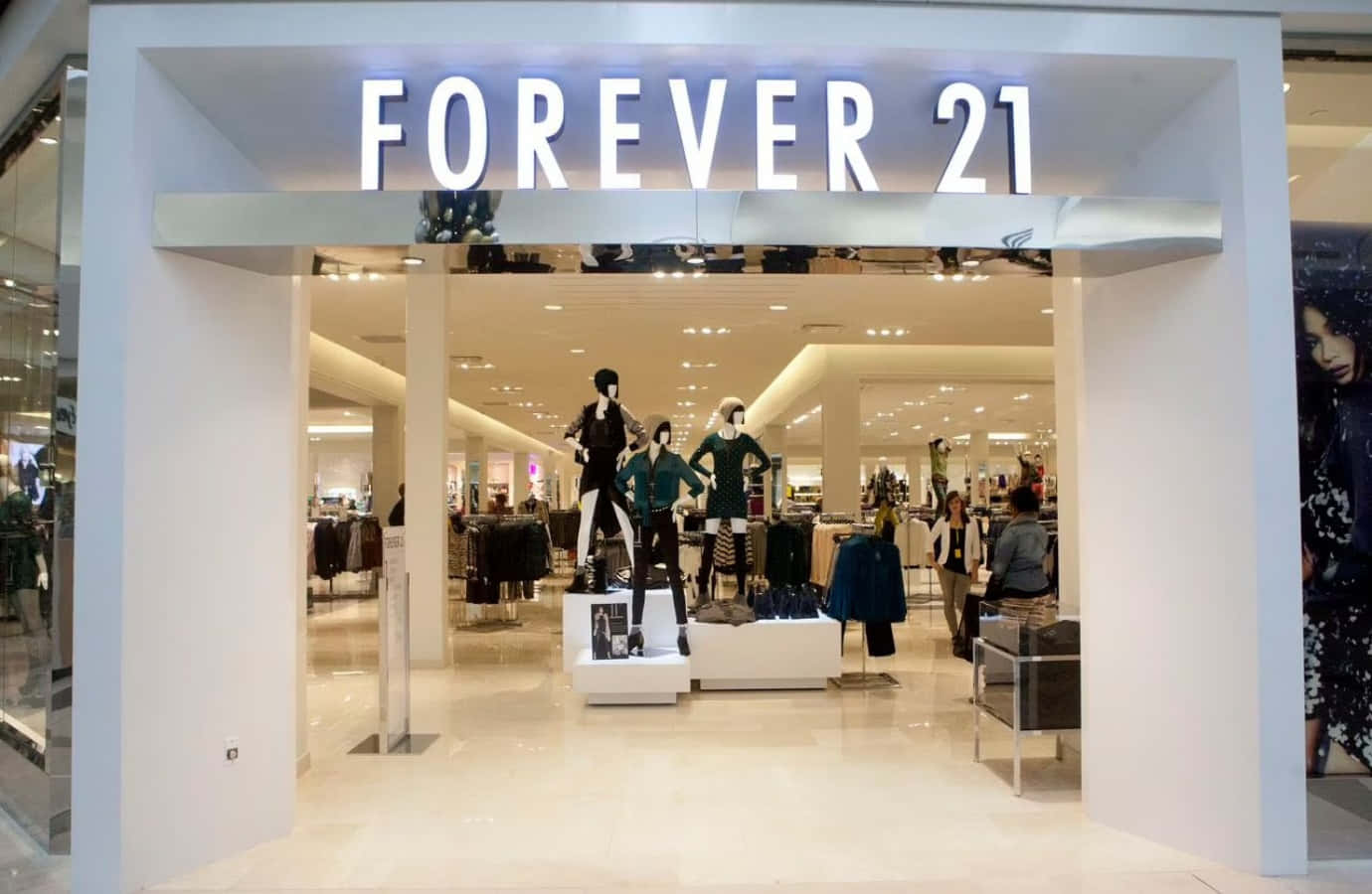 Update your wardrobe with the hottest trends from Forever 21