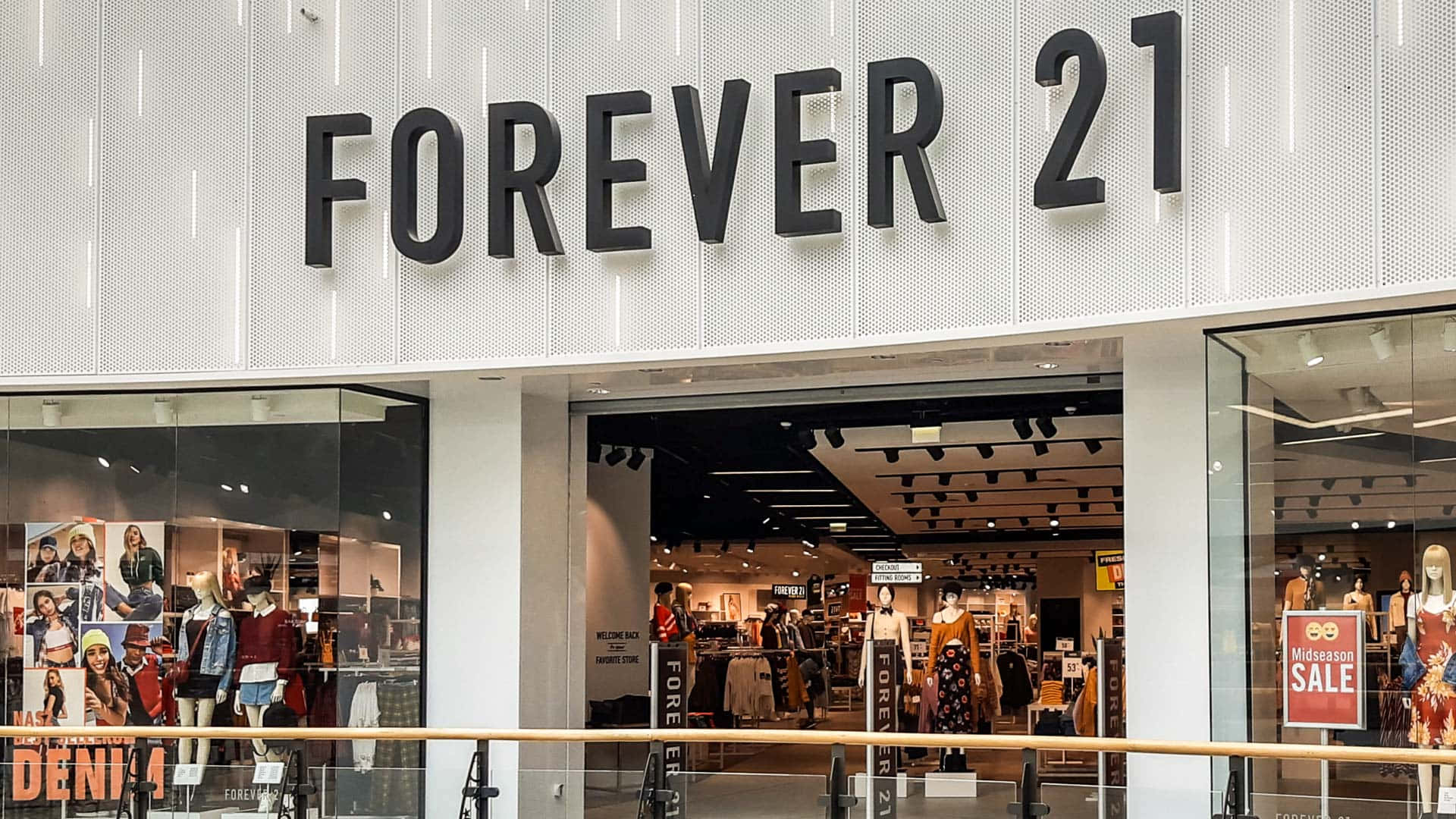 A Storefront With The Word Forever 21 On It