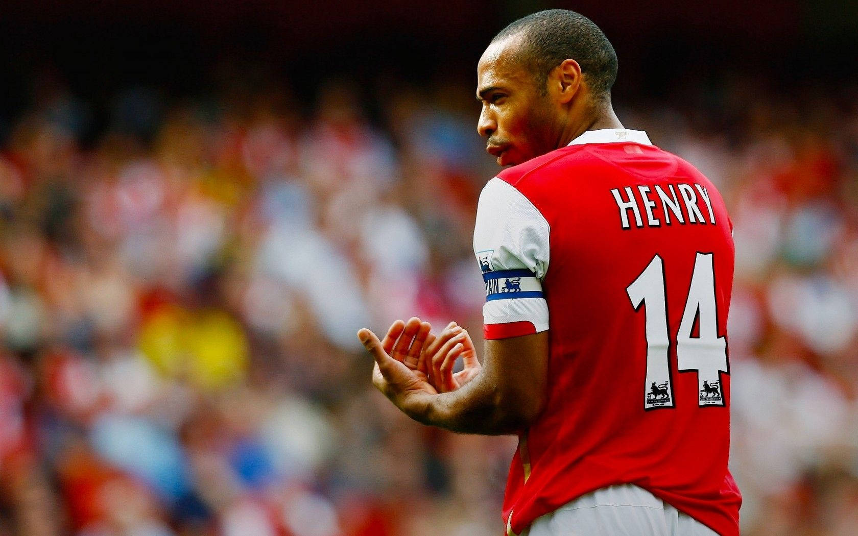 Den tidligere Arsenal FC-spiller Thierry Henry pryder dette tapet. Wallpaper