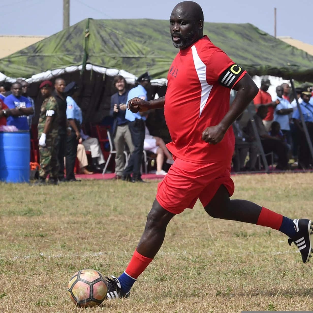 Exjugador De Fútbol Liberiano George Weah Juego Amistoso Fondo de pantalla