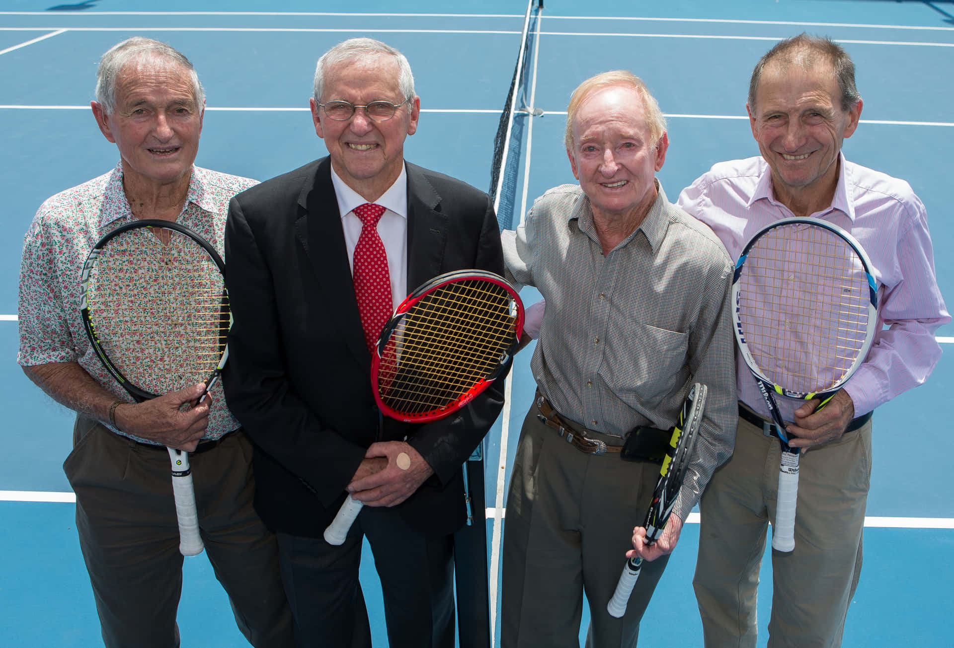 Ehemaligetennisspieler Im Roy Emerson Tennis Center Wallpaper