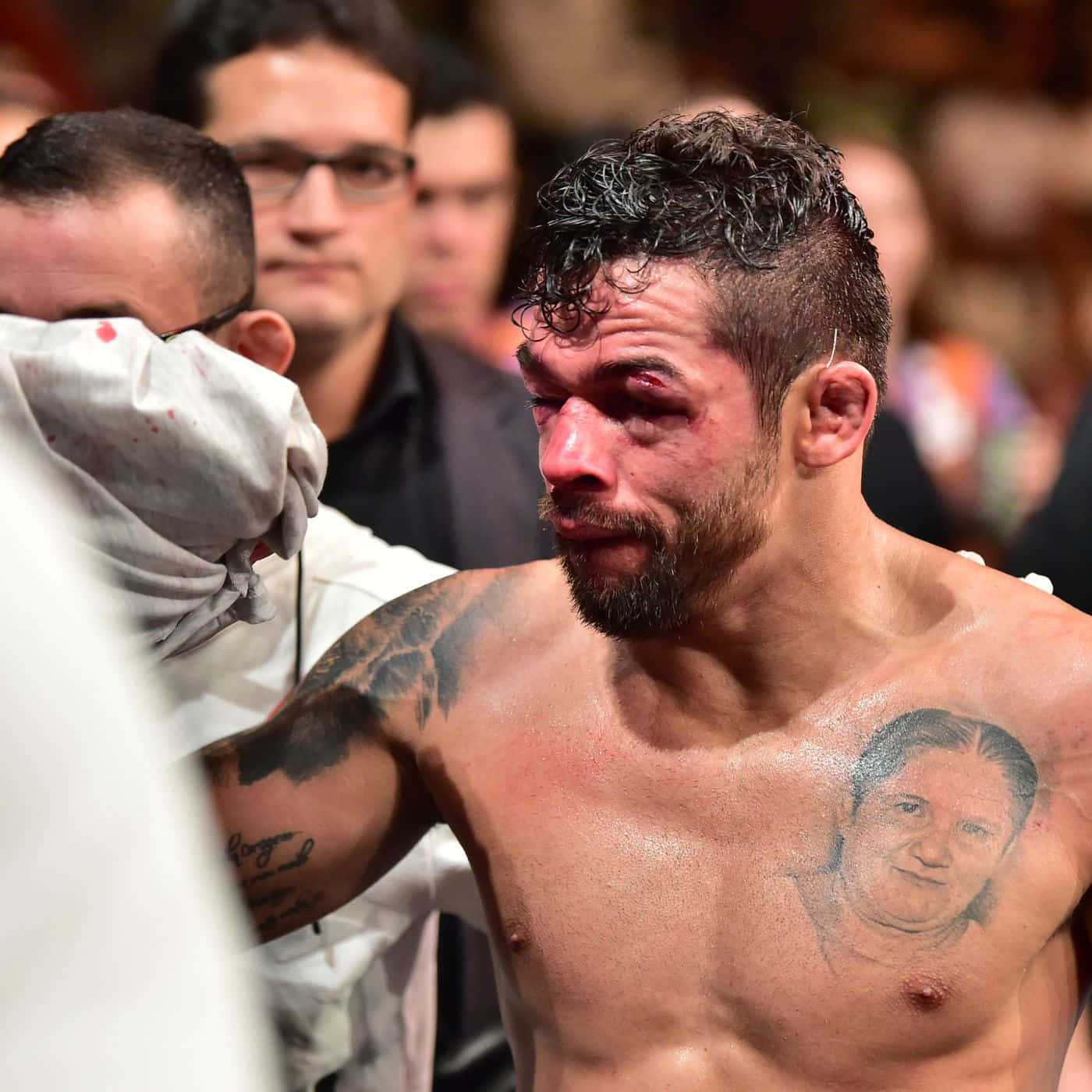 Tidligere UFC-mester Renan Barão dekorerer baggrunden. Wallpaper