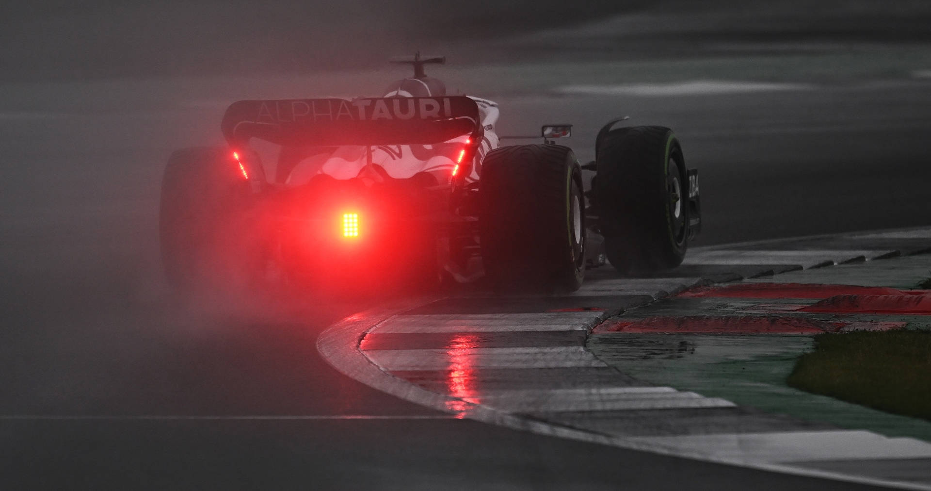 Formula 1 Desktop Racecar Red Light Wallpaper