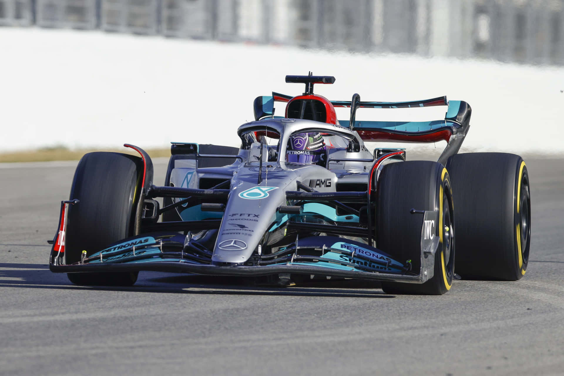 Action De Voiture Mercedes Formule 1 Sur La Piste Fond d'écran