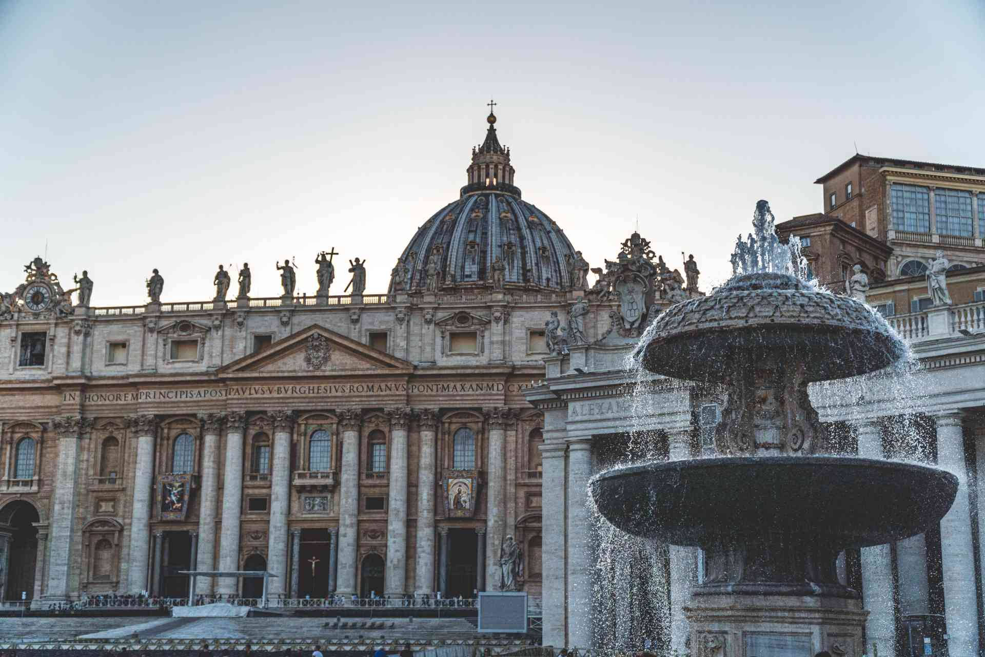 Fountain In Vatican City Wallpaper
