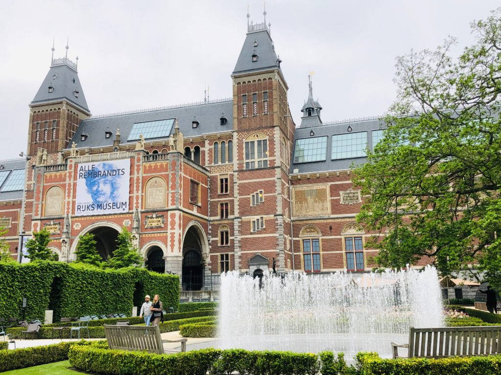 Fountain Outside Rijksmuseum Background