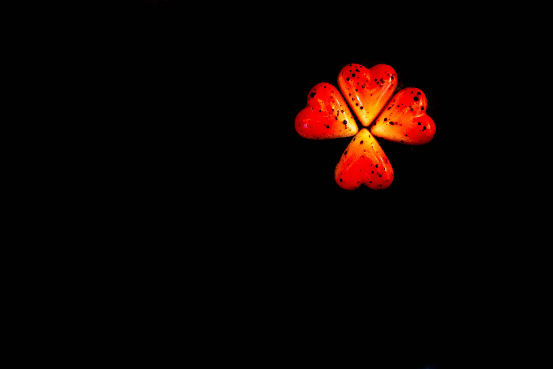 Four Clover Leaf-shaped Dark Heart Wallpaper
