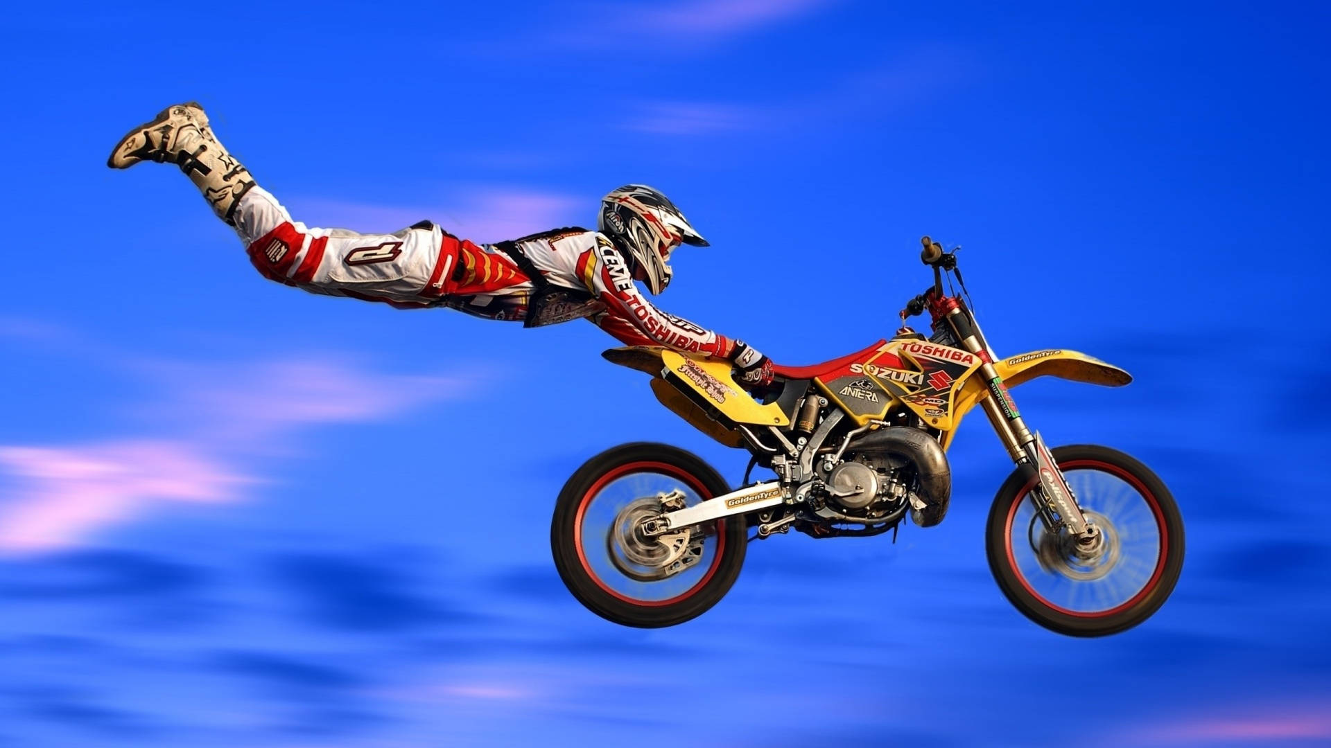 Foxracing Dirt Bike Flying Stunt: Fox Racing Smuts Cykel Flygande Stunt. Wallpaper