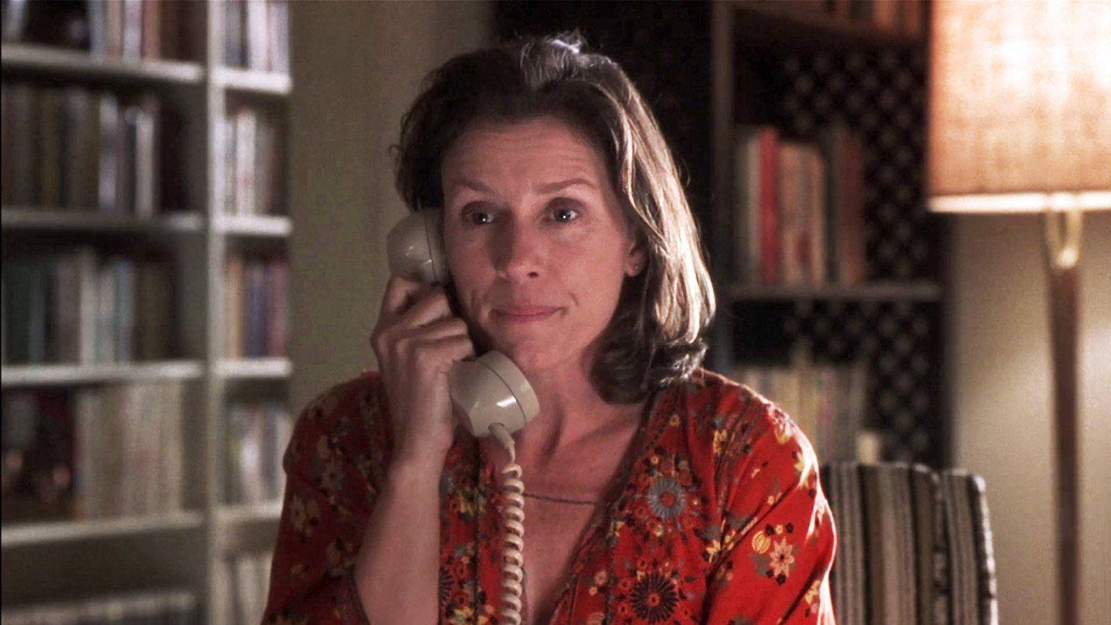 Frances McDormand portraying Elaine Miller in 'Almost Famous' Wallpaper