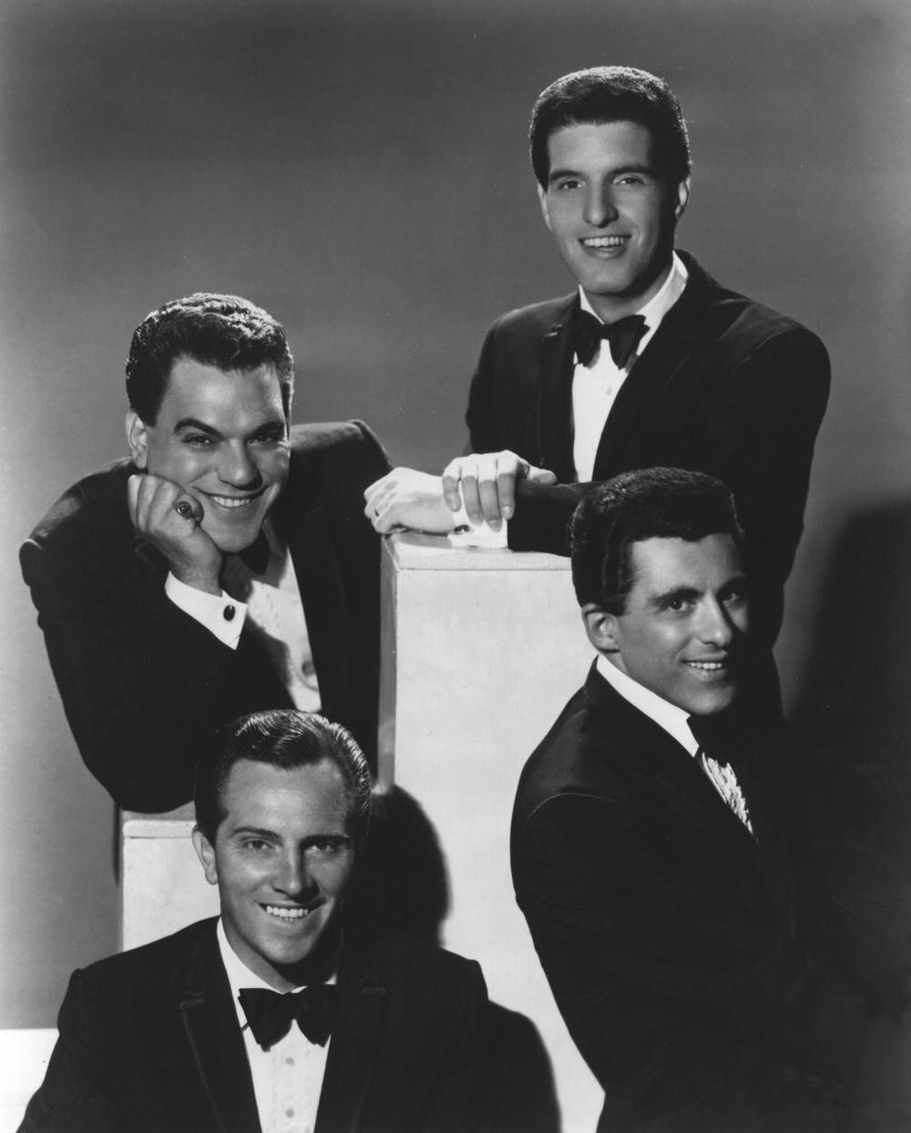Frankie Valli And The Four Seasons Vocal Pop Group Wallpaper