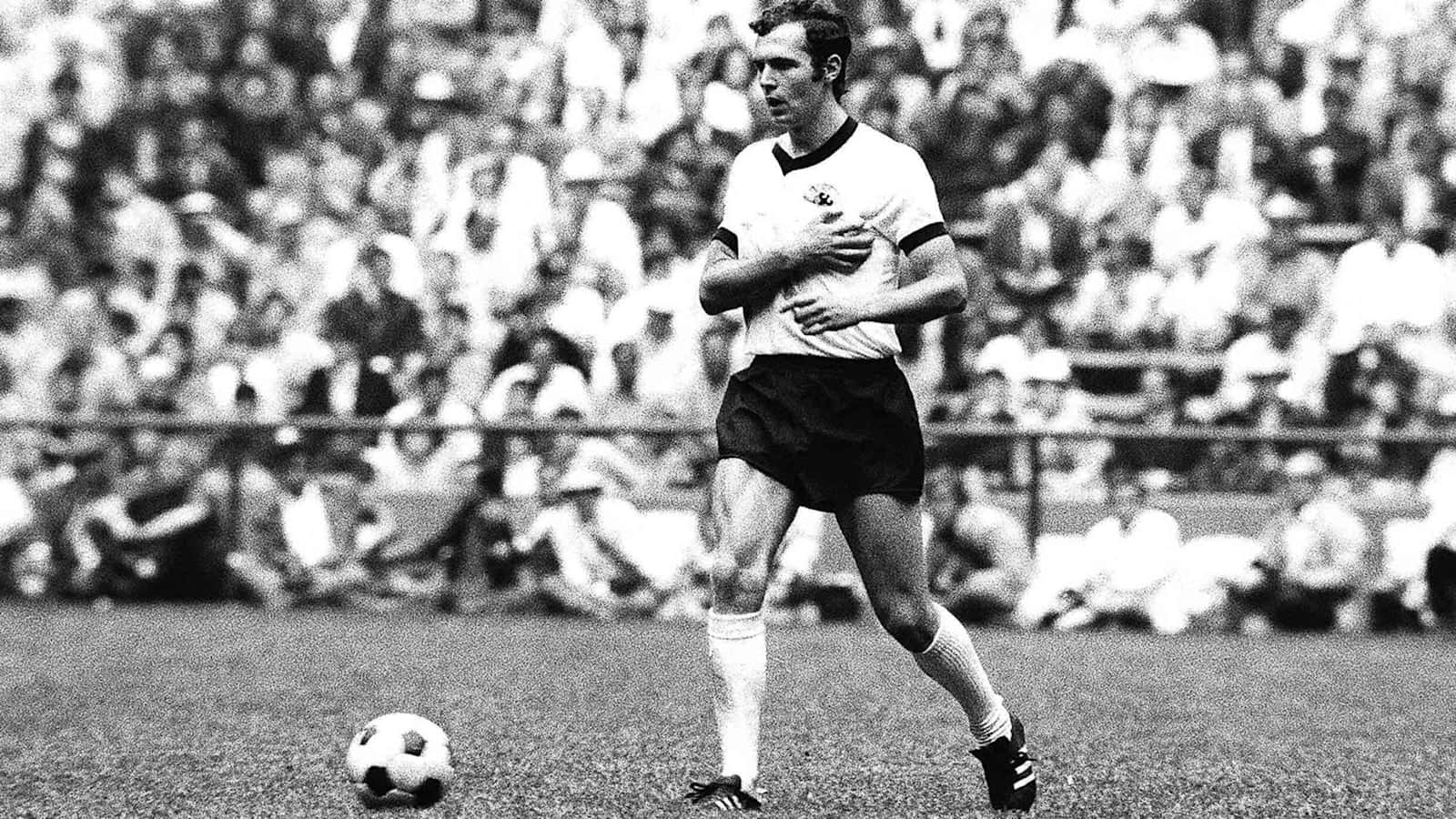 Franz Beckenbauer sort og hvid fodbold tapet Wallpaper