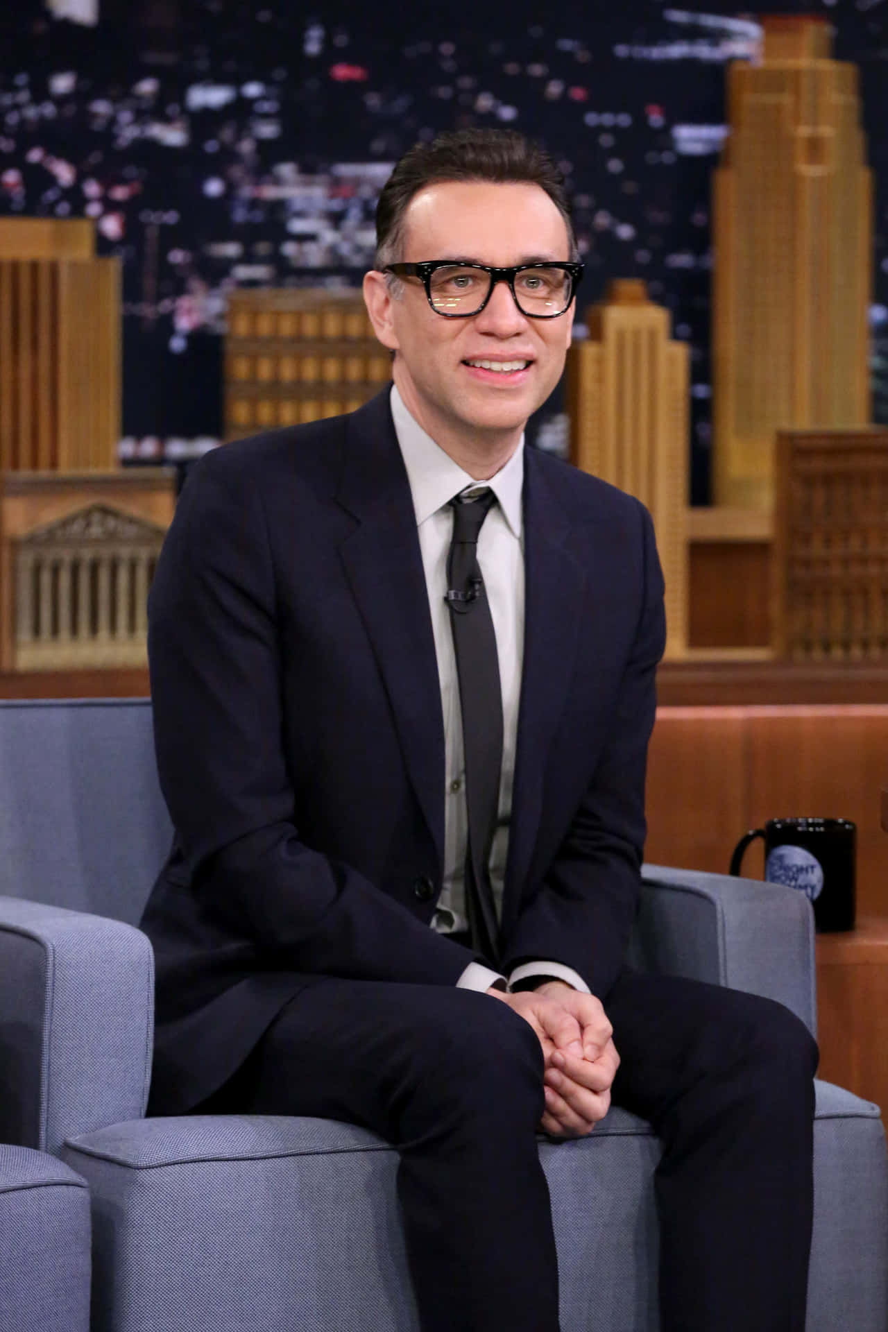 Comedian Fred Armisen rocks the stage with his unique style Wallpaper