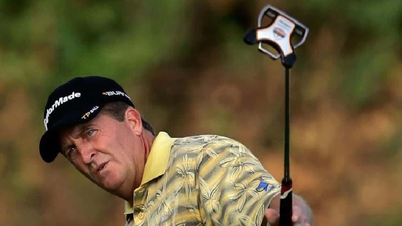Fred Funk Holding Out Golf Club Wallpaper