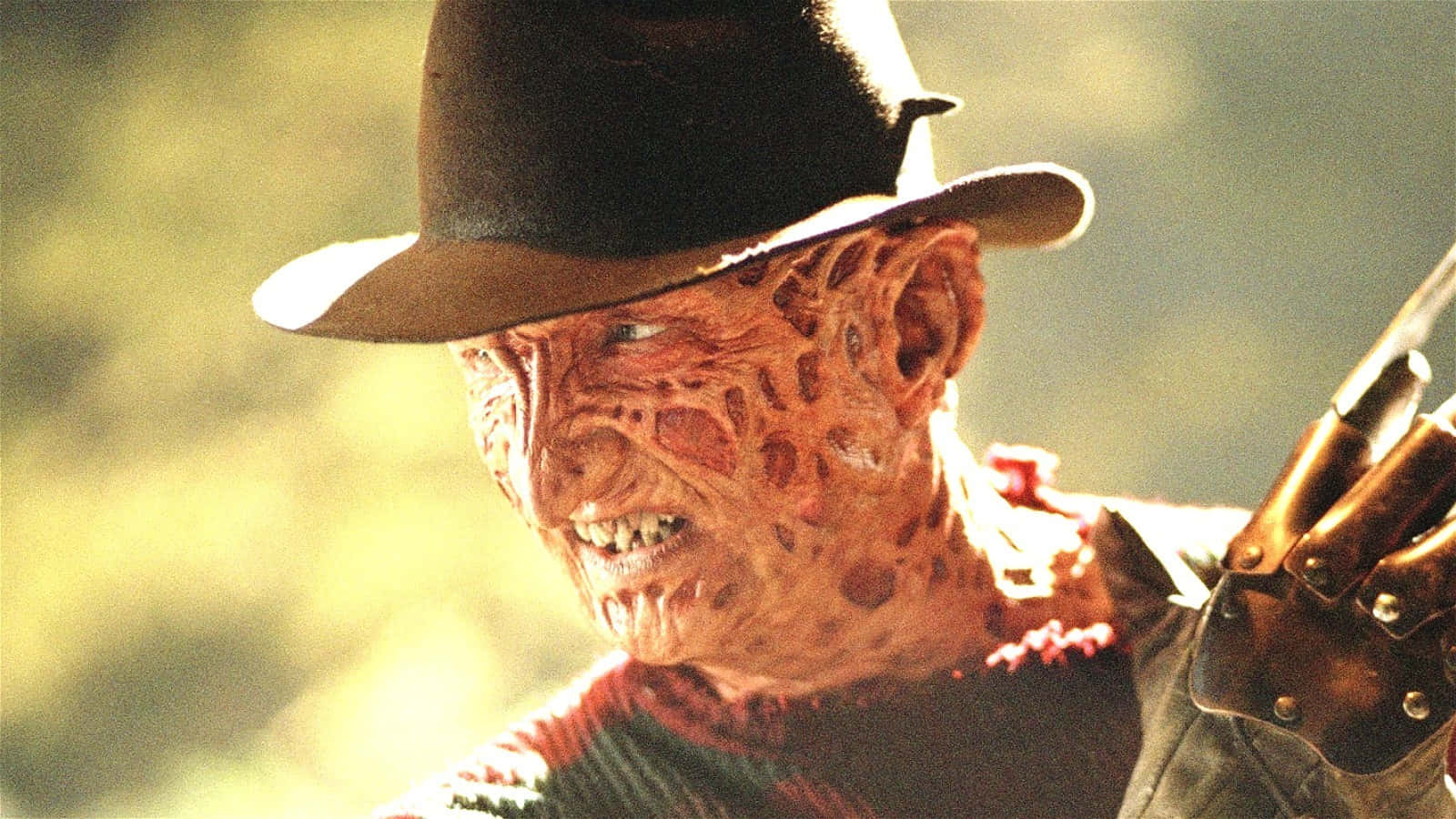 Freddykrueger Com Um Chapéu Segurando Uma Faca.
