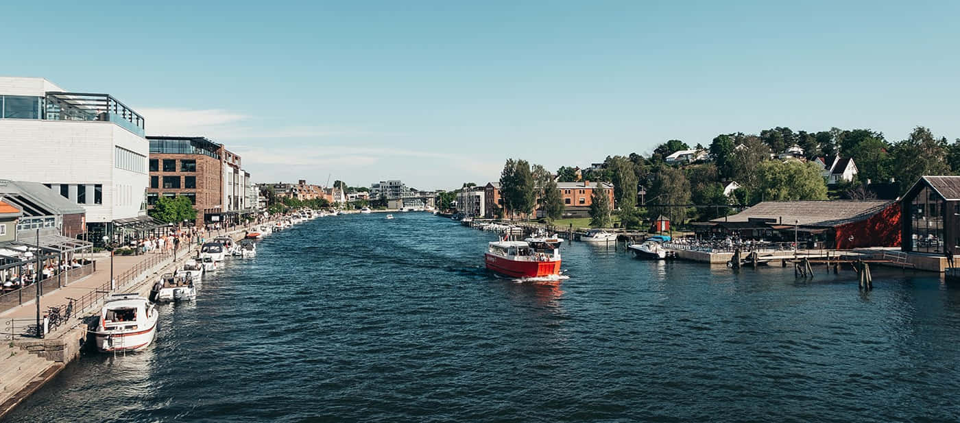 Fredrikstad Rivieroever En Boten Achtergrond