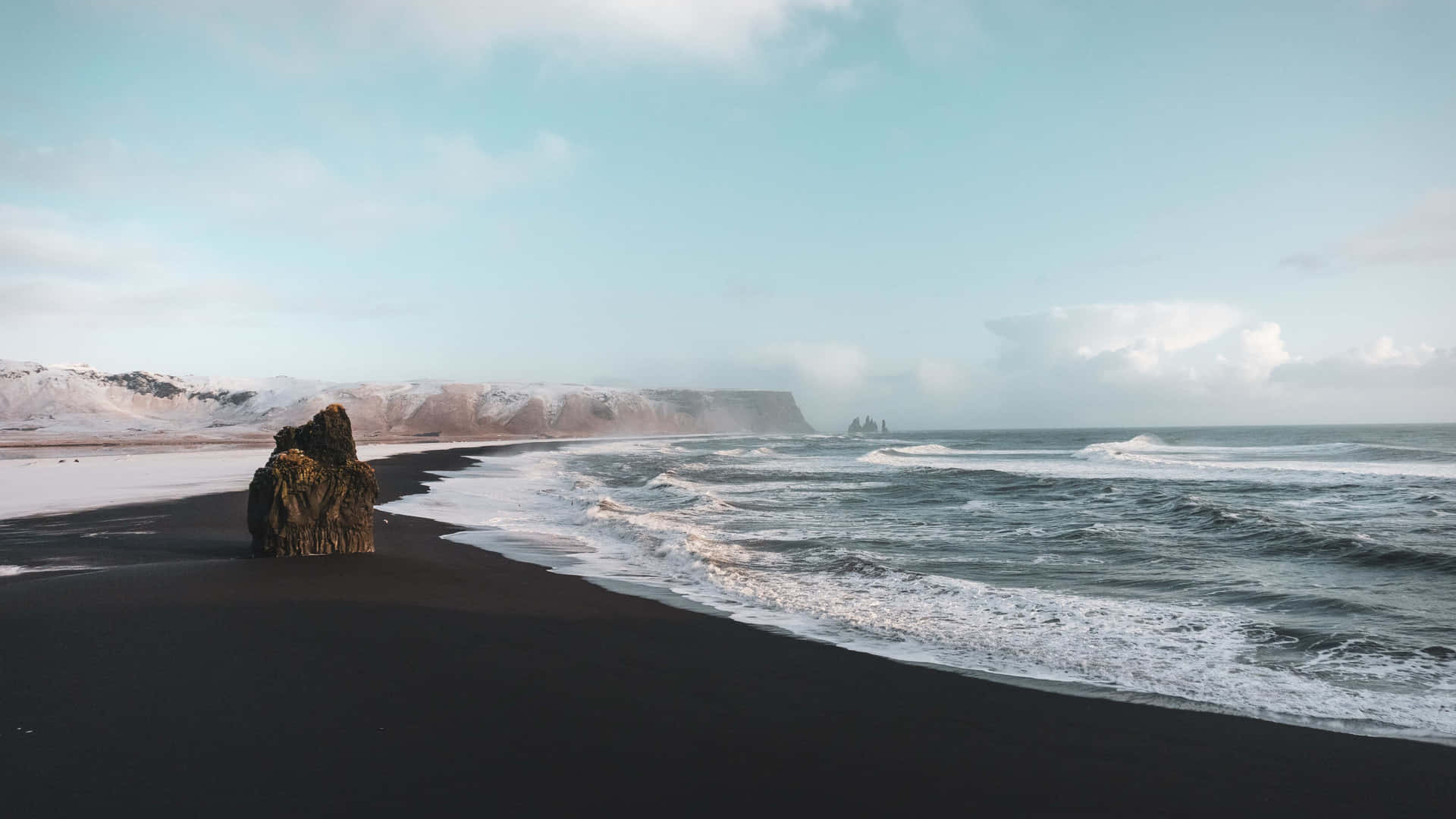 Spiaggiadi Sabbia Nera In Islanda