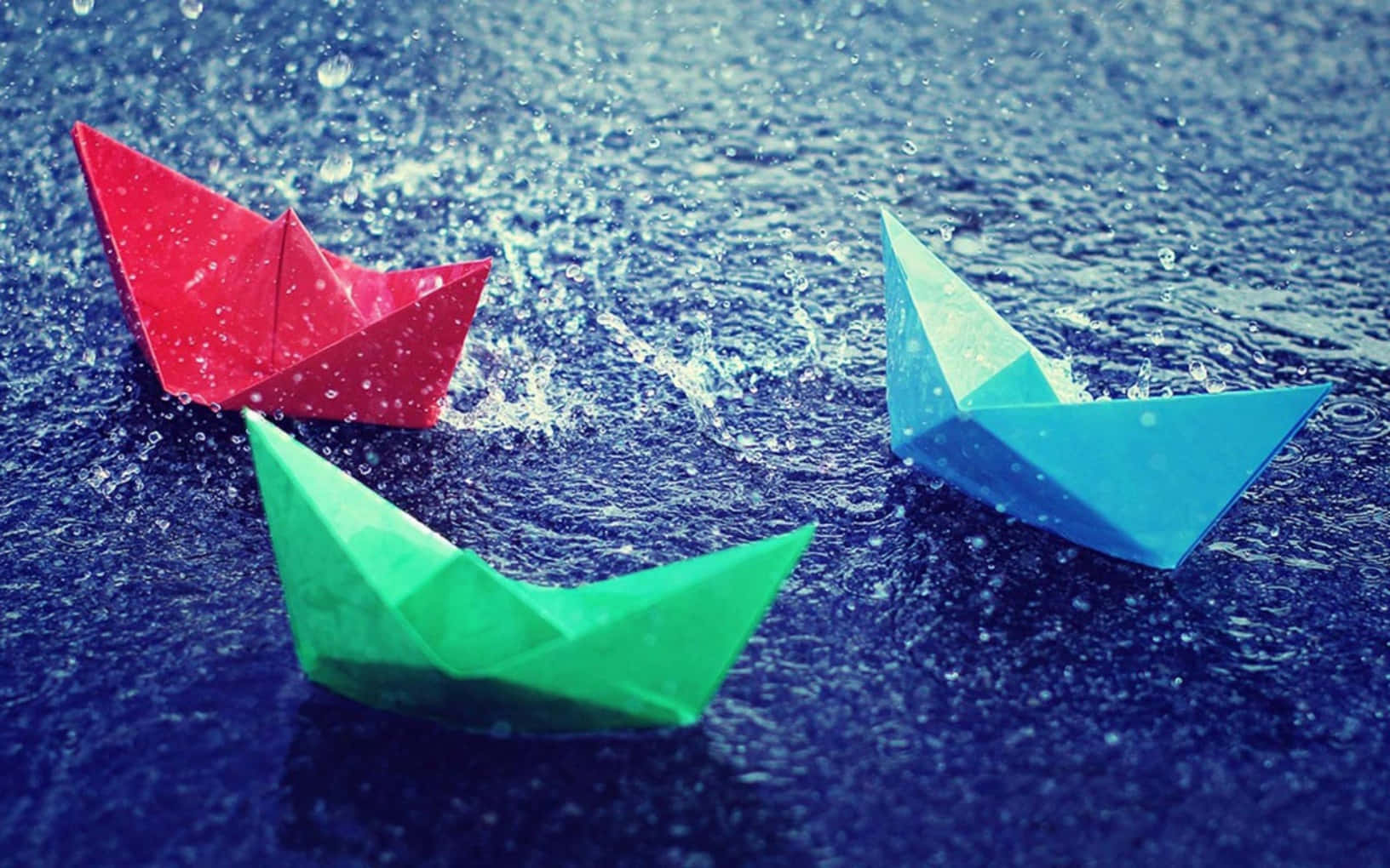 Free To Use Colored Paper Boats Wallpaper