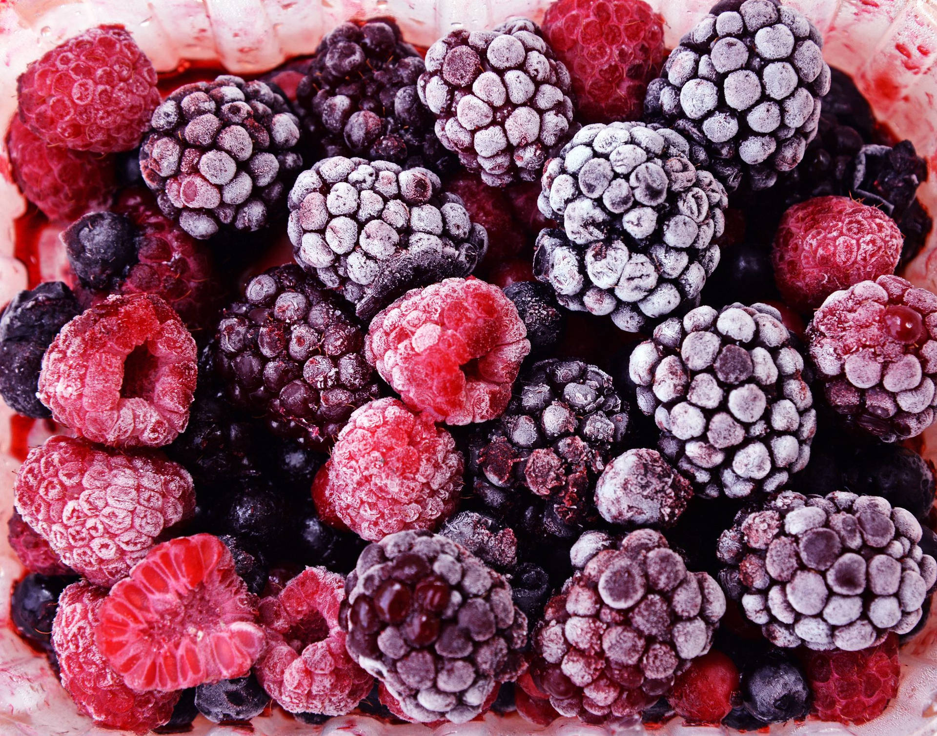 Loganberriescongelate Di Colore Viola E Rosso Sfondo