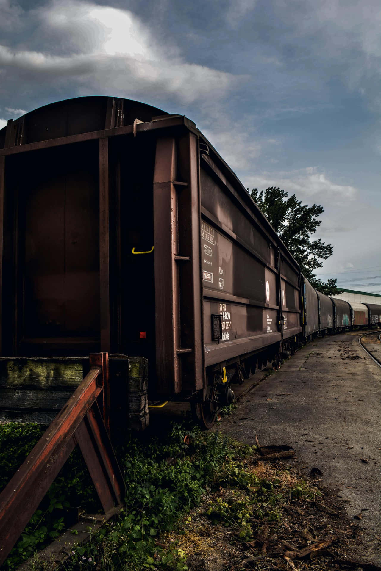 Train De Marchandises Au Crépuscule Fond d'écran