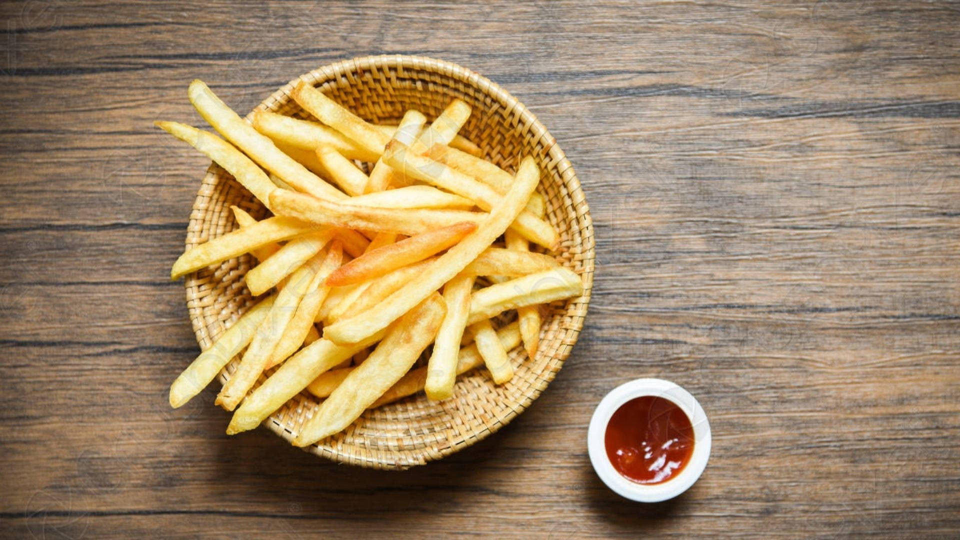 French Fries On A Wooden Plate Wallpaper