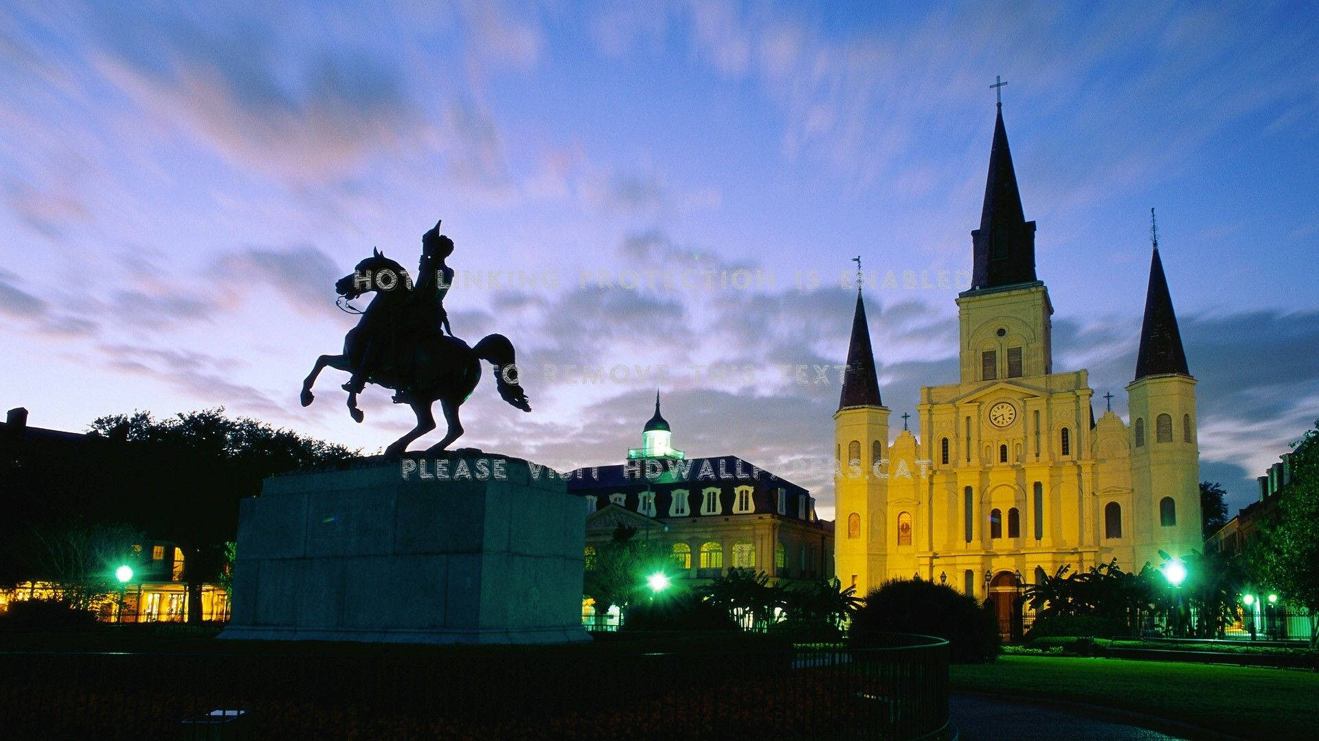 Dansk French Quarter St. Louis Cathedral Statue Tapet: Wallpaper
