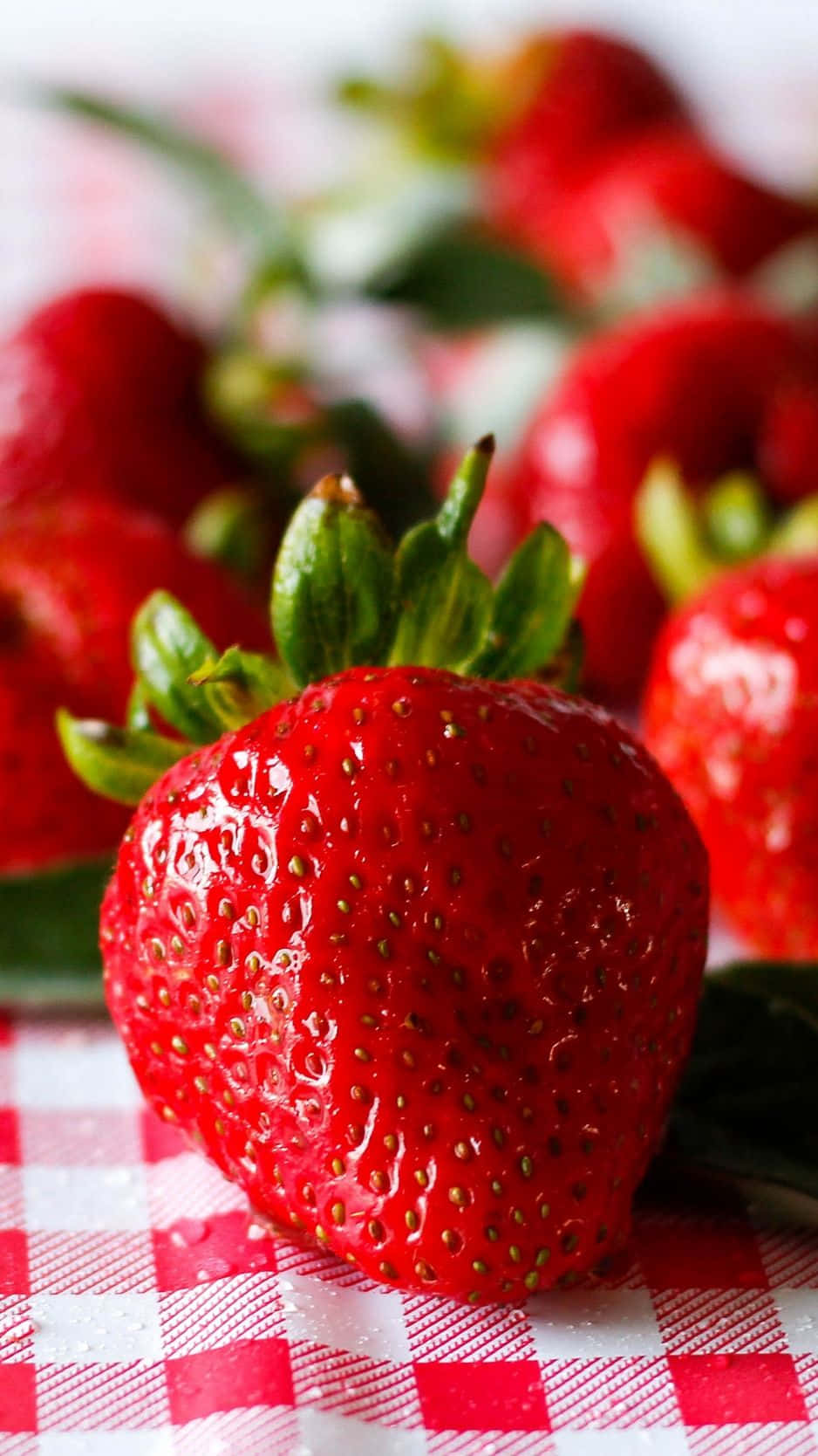 Fresh And Juicy Red Strawberries Wallpaper