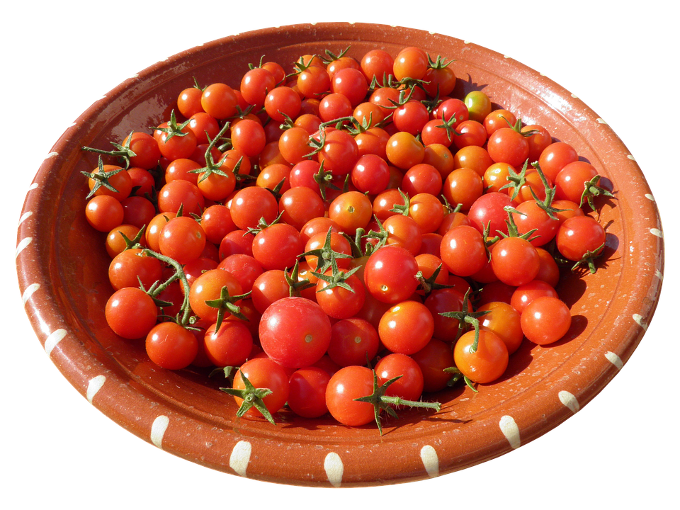 Fresh Cherry Tomatoesin Clay Bowl PNG
