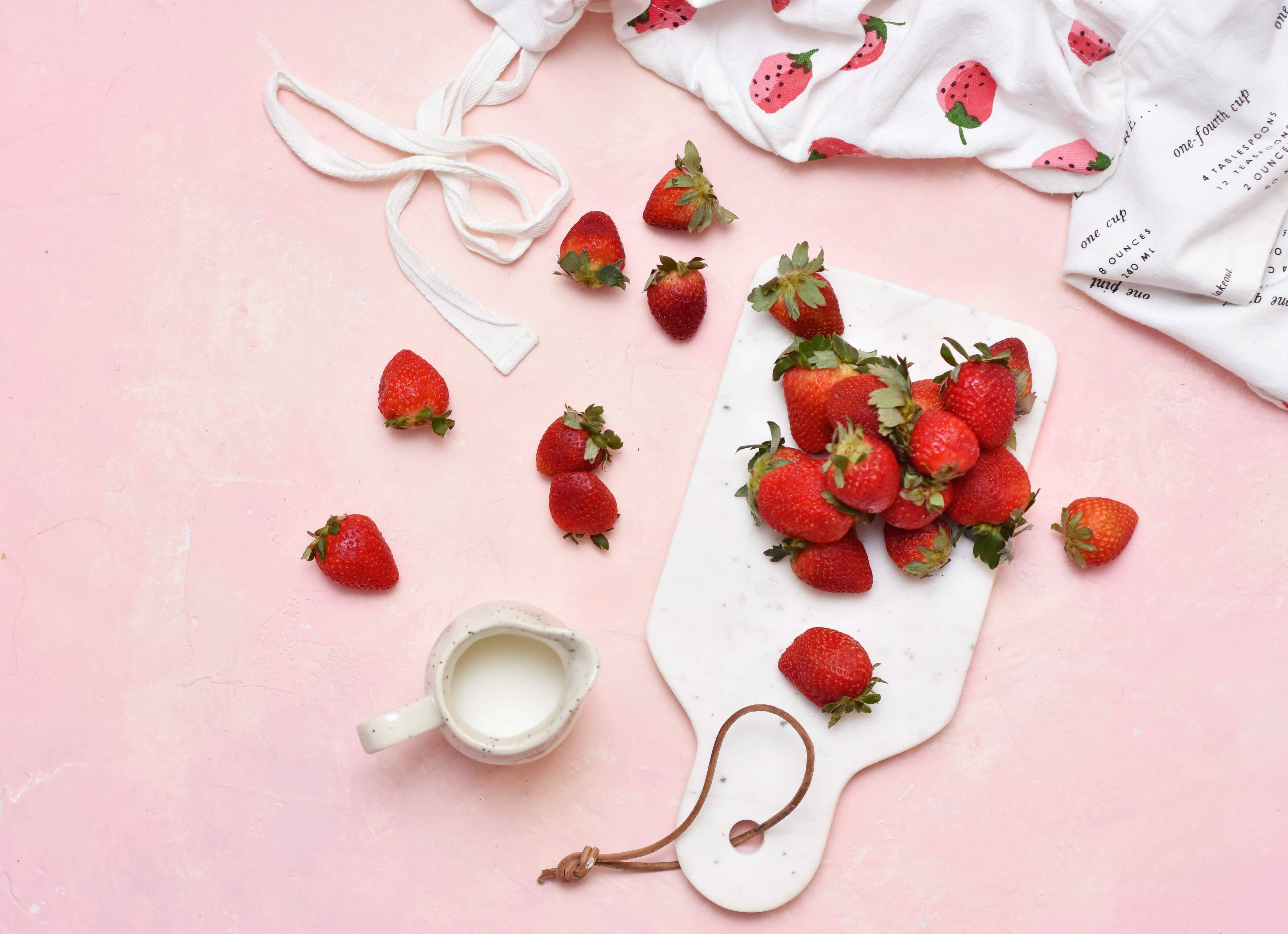 Fresh Milk And Strawberry Desktop Wallpaper