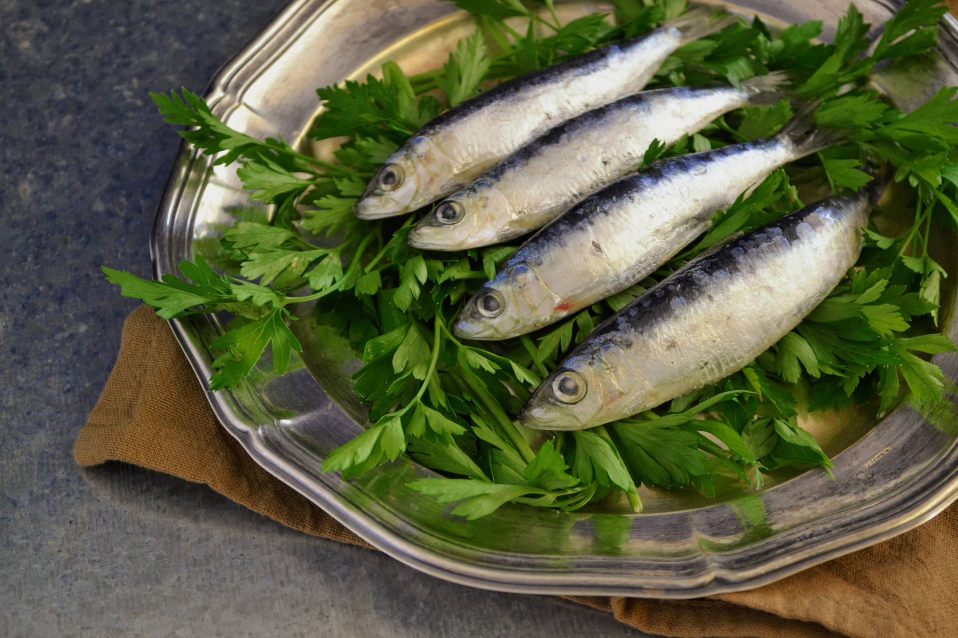 Friske sardiner fyldt med grøntsager Wallpaper