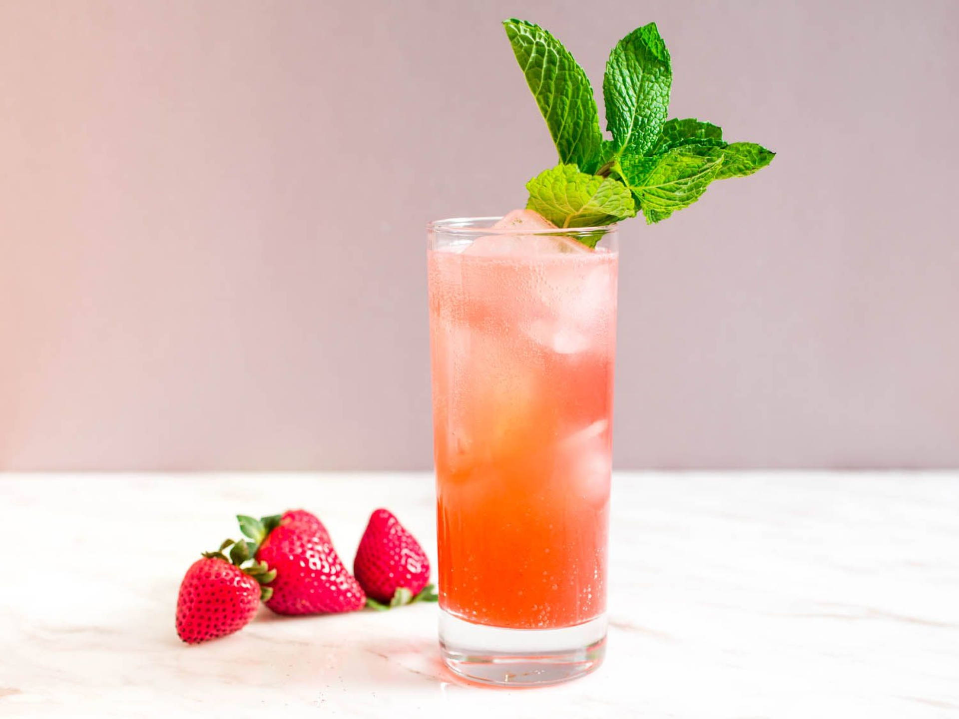 Fresh Strawberry Martini Tropical Drink Wallpaper