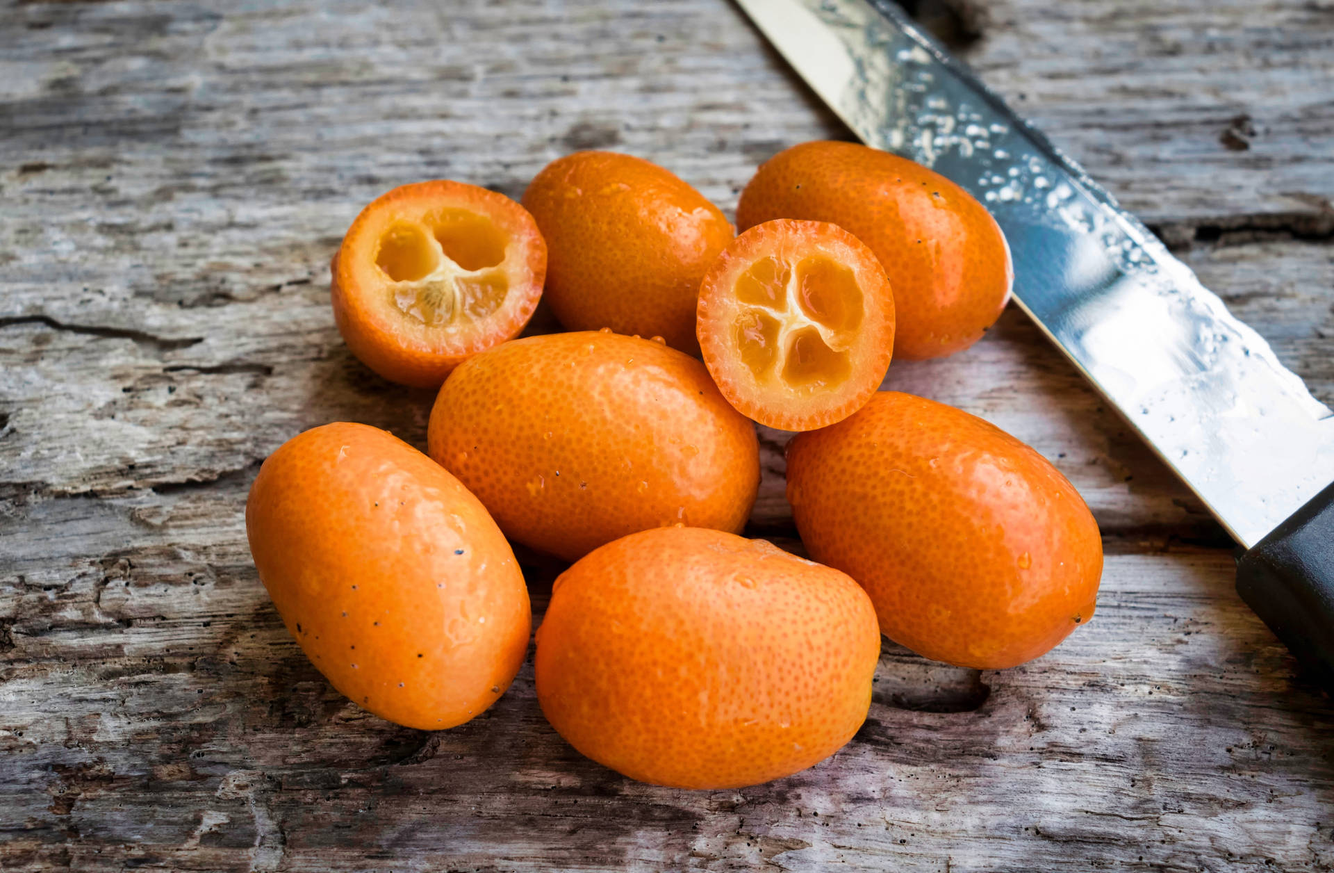 Freshly Sliced Kumquat Fruits Close Up Wallpaper