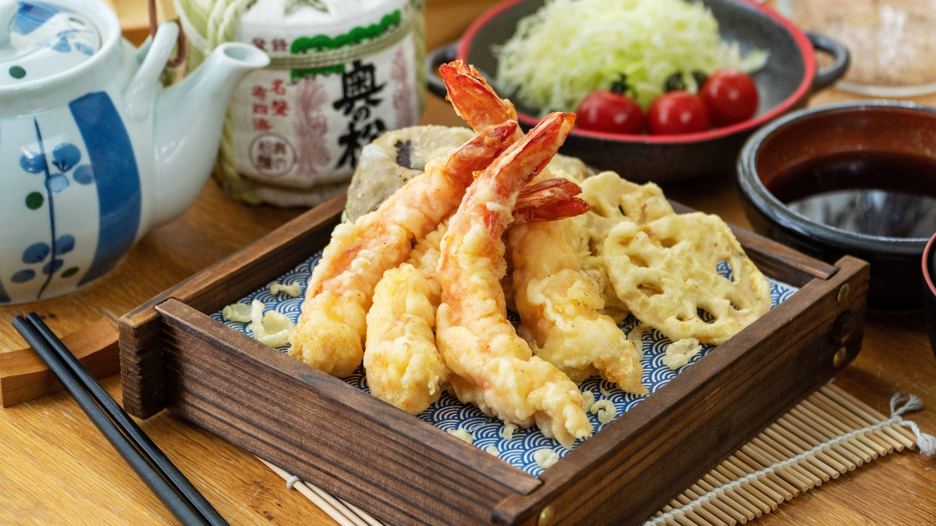 Tapet med friterede tempura og tomater Wallpaper