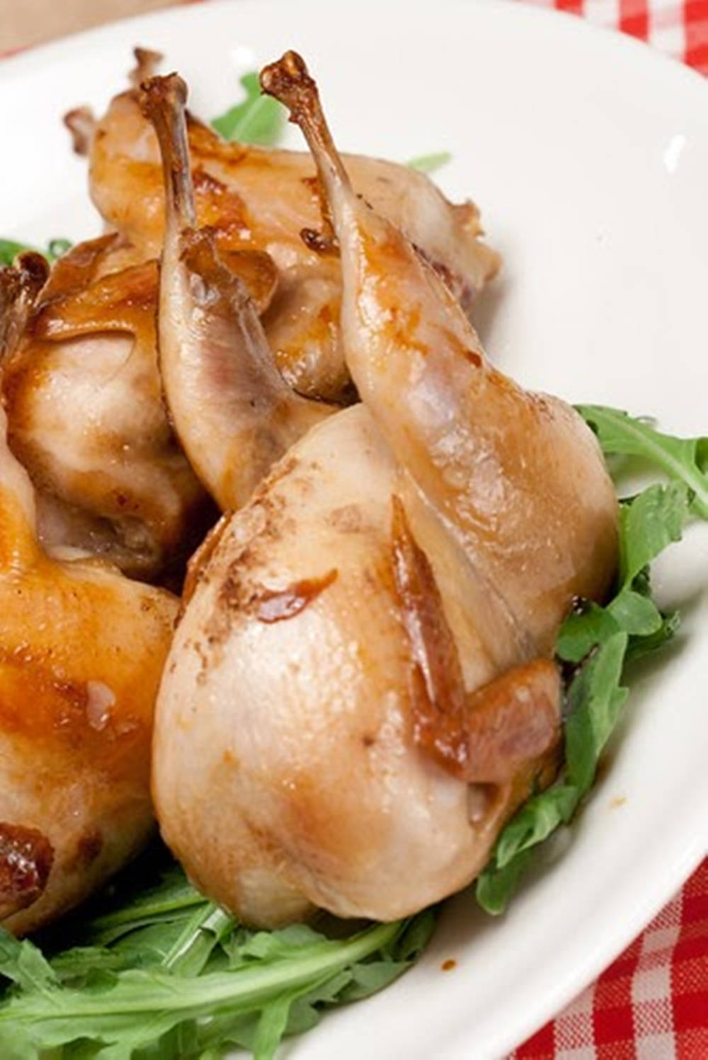 Deliciously Fried Whole Quails on a Beautiful White Platter Wallpaper