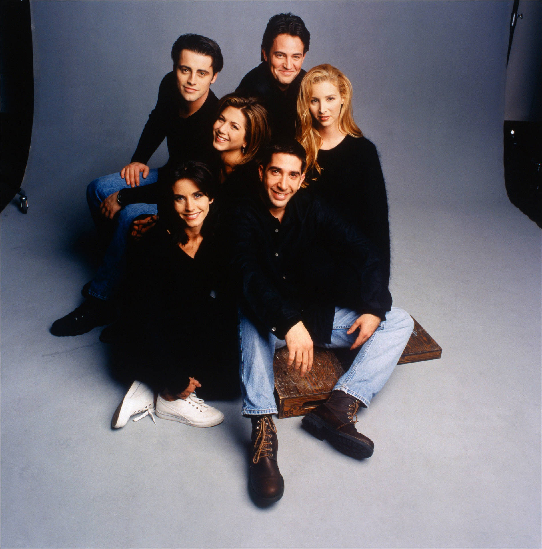 Friends TV Show Cast Wearing Black Wallpaper