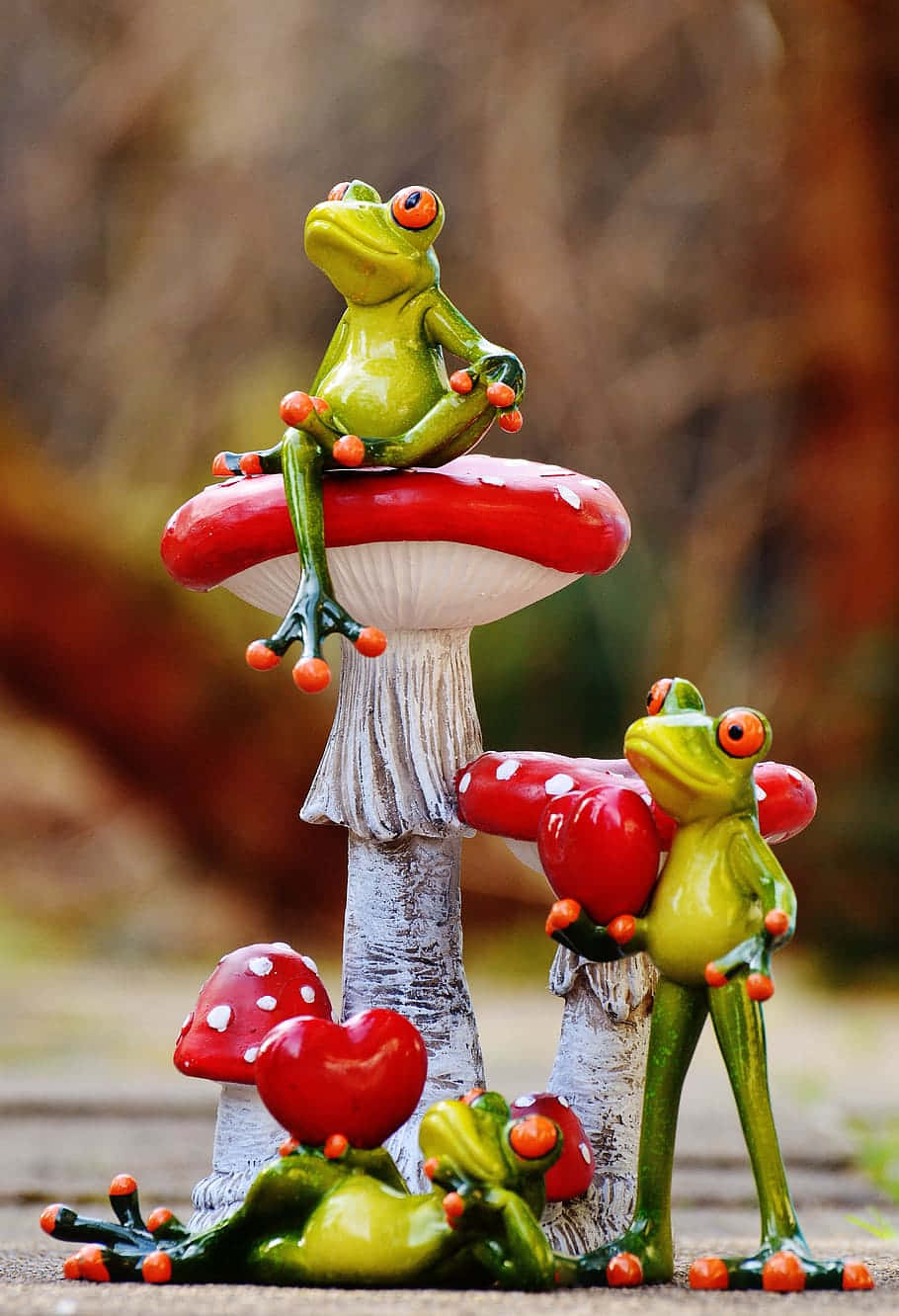 Frogson Mushrooms Figurines Wallpaper