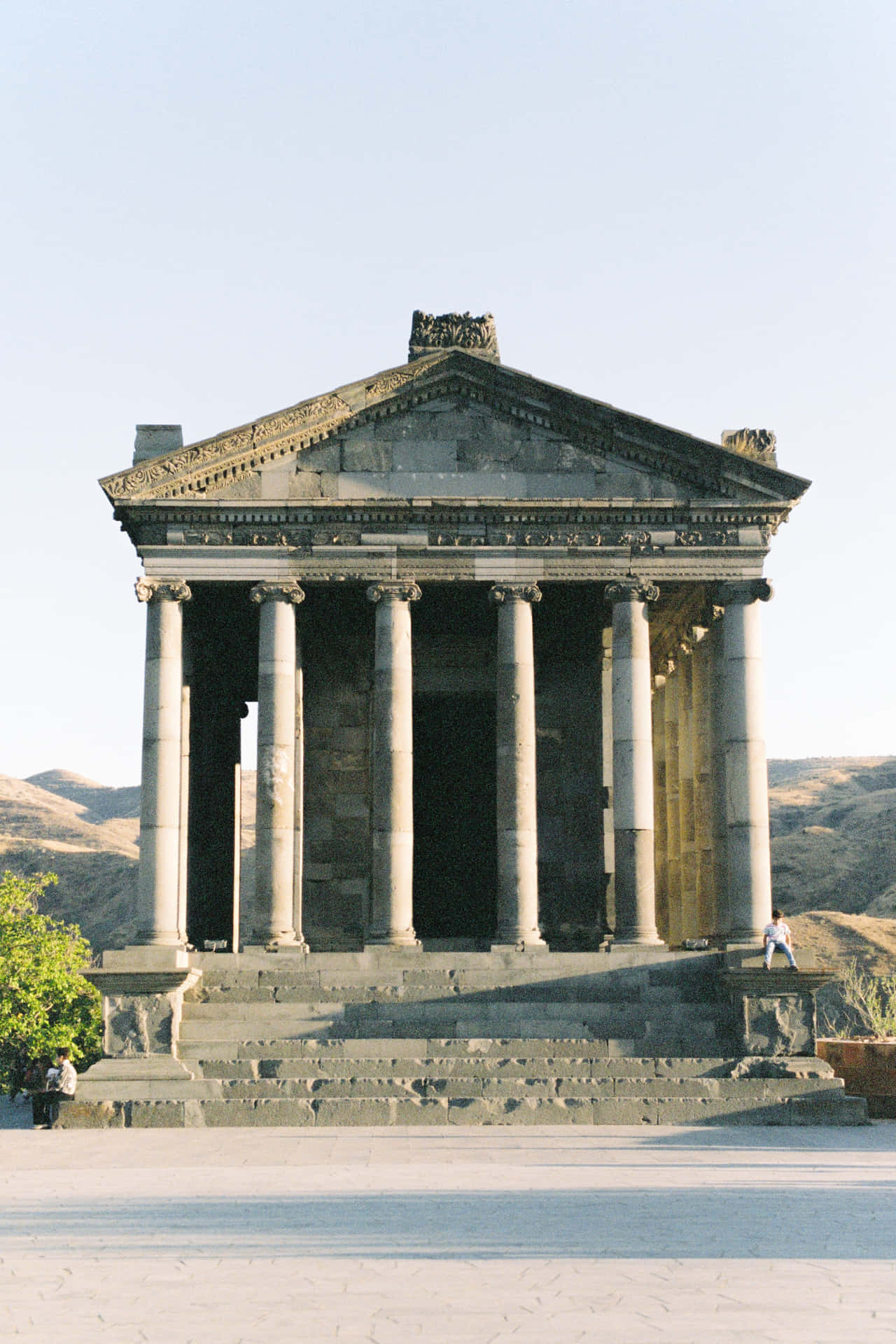 Maestosavista Frontale Del Tempio Di Garni, Armenia Sfondo