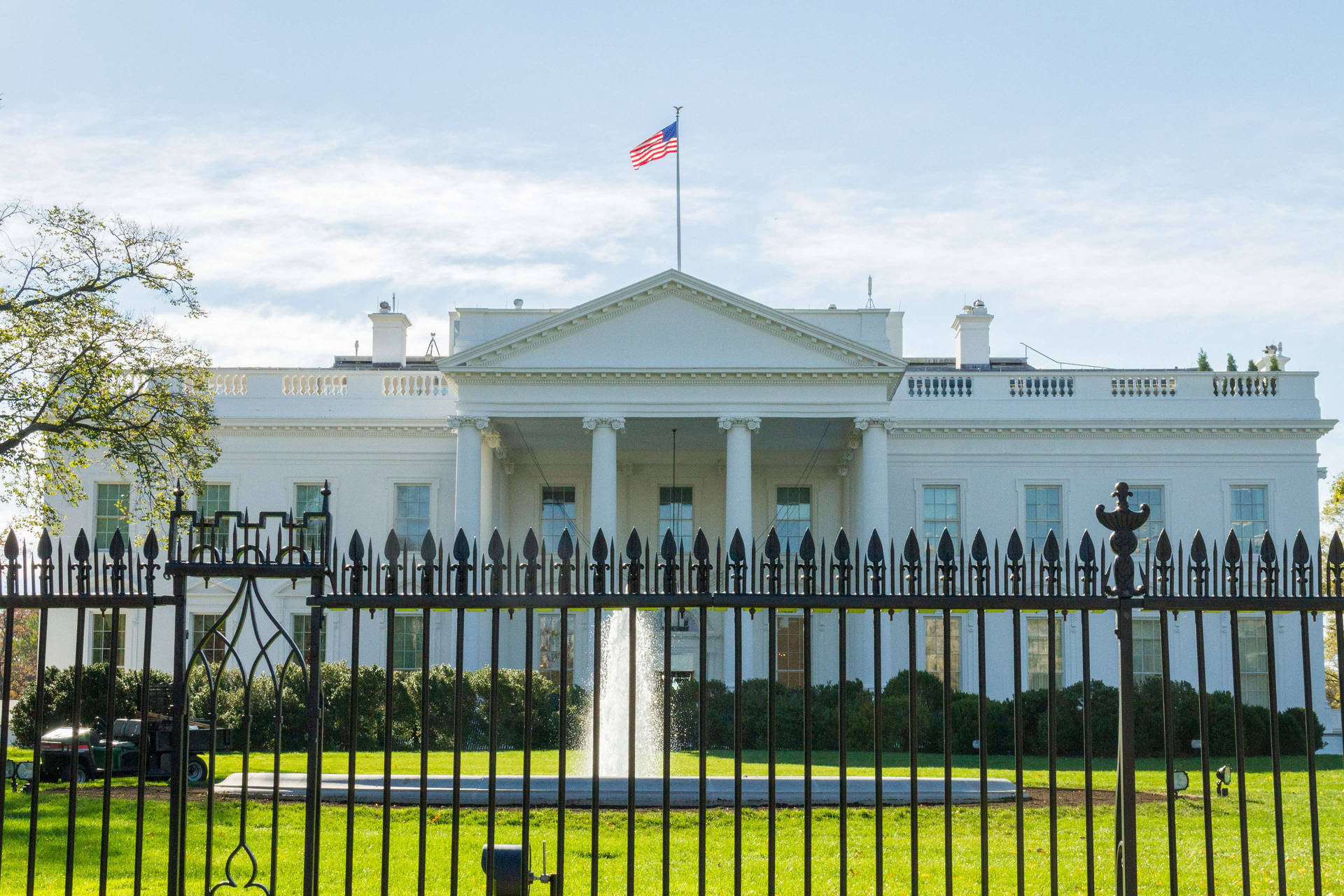 Front View Of The White House Wallpaper