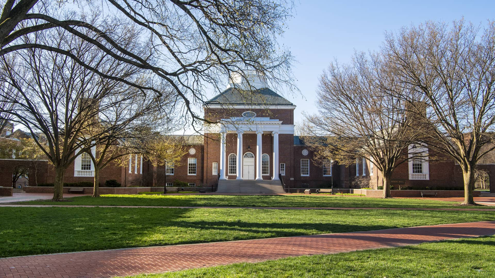 Front-view University Of Delaware Memorial Hall Wallpaper