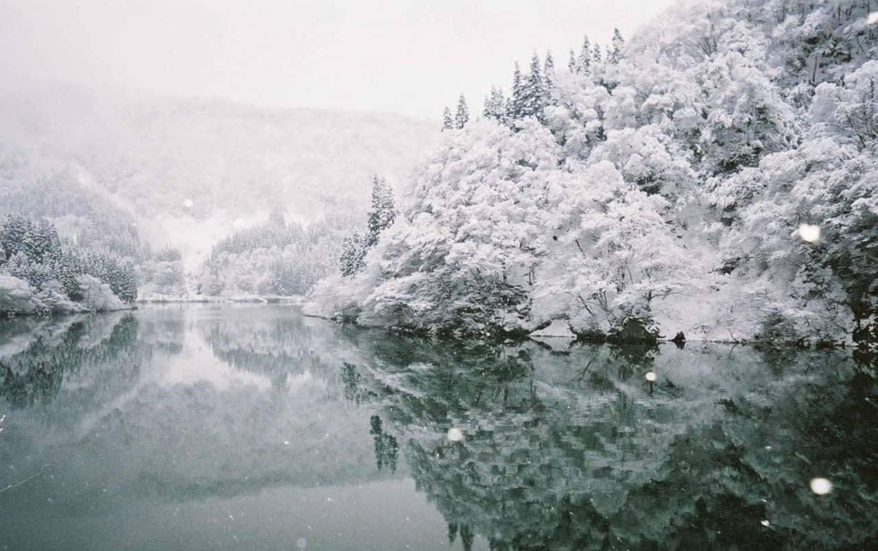 Impresionantepaisaje De Lago Congelado Fondo de pantalla