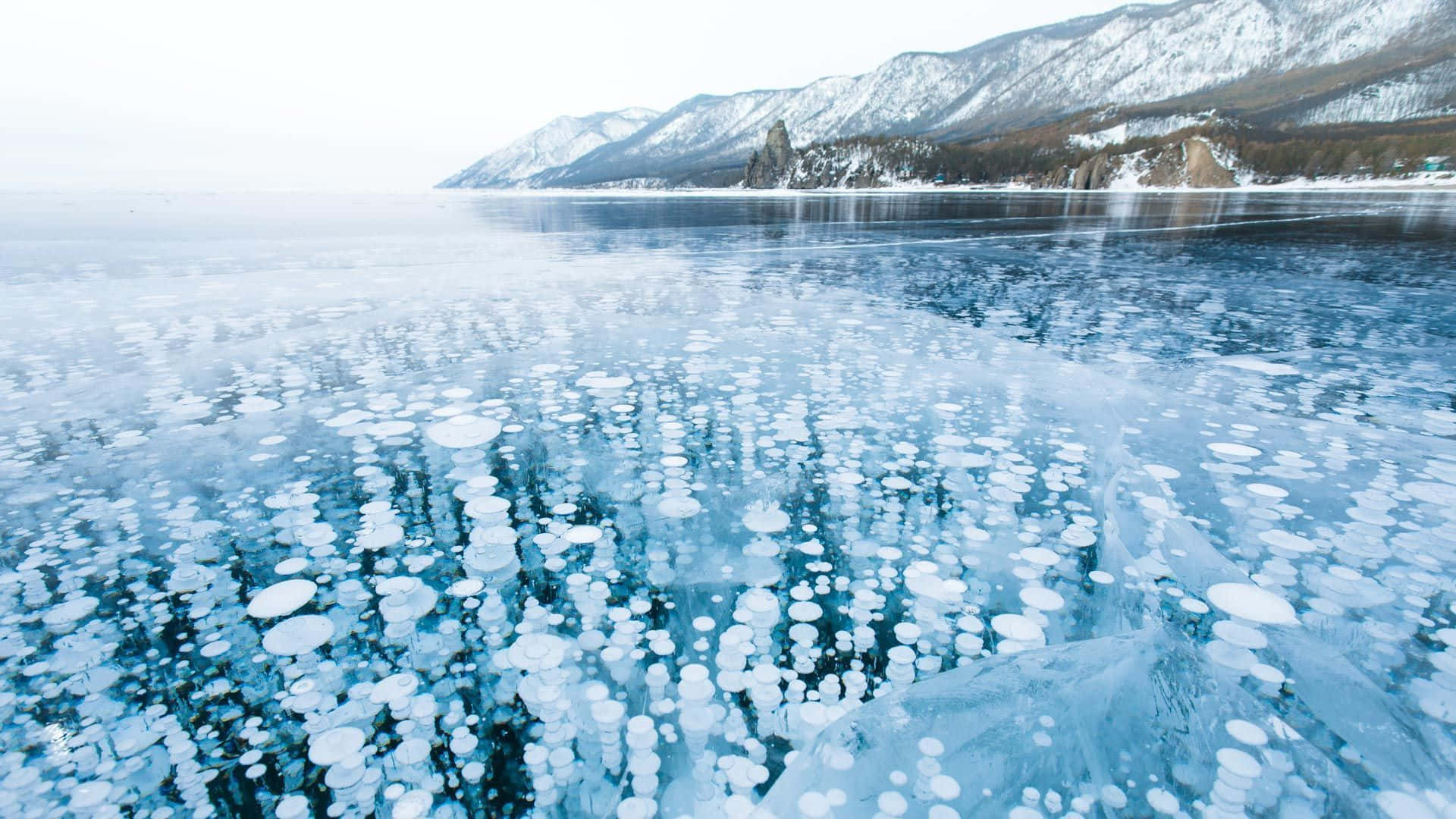 Stunning Frozen Lake in Winter Wallpaper