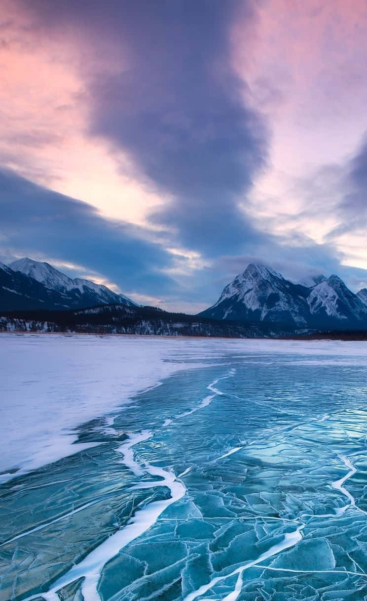 Tranquil Frozen Lake Wallpaper