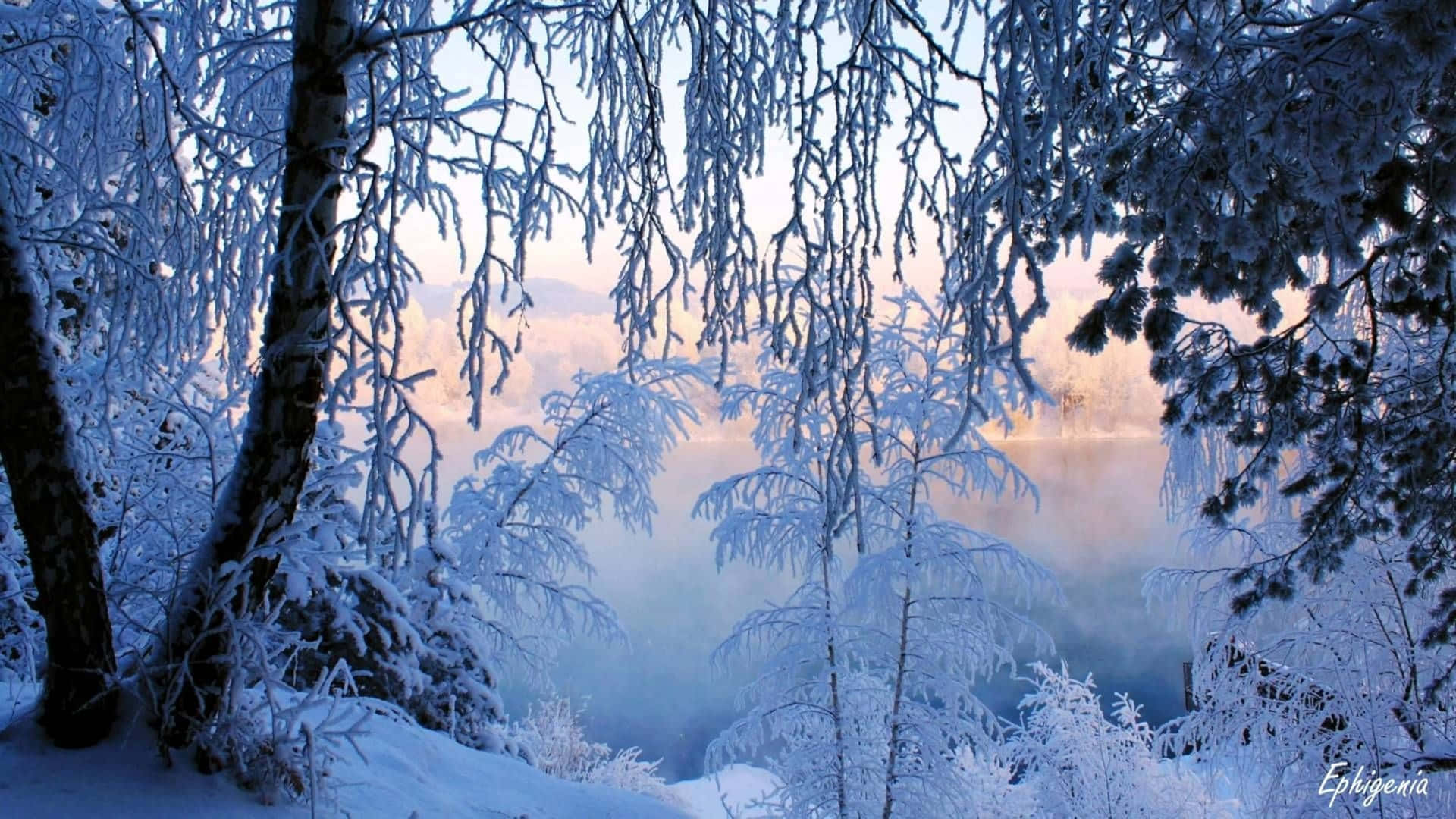 Lagocongelado Con Ligera Niebla De Nieve En 4k. Fondo de pantalla