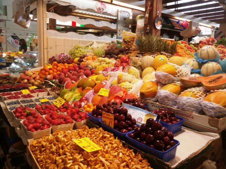 Früchte,die Auf Einem Markt Verkauft Werden Wallpaper