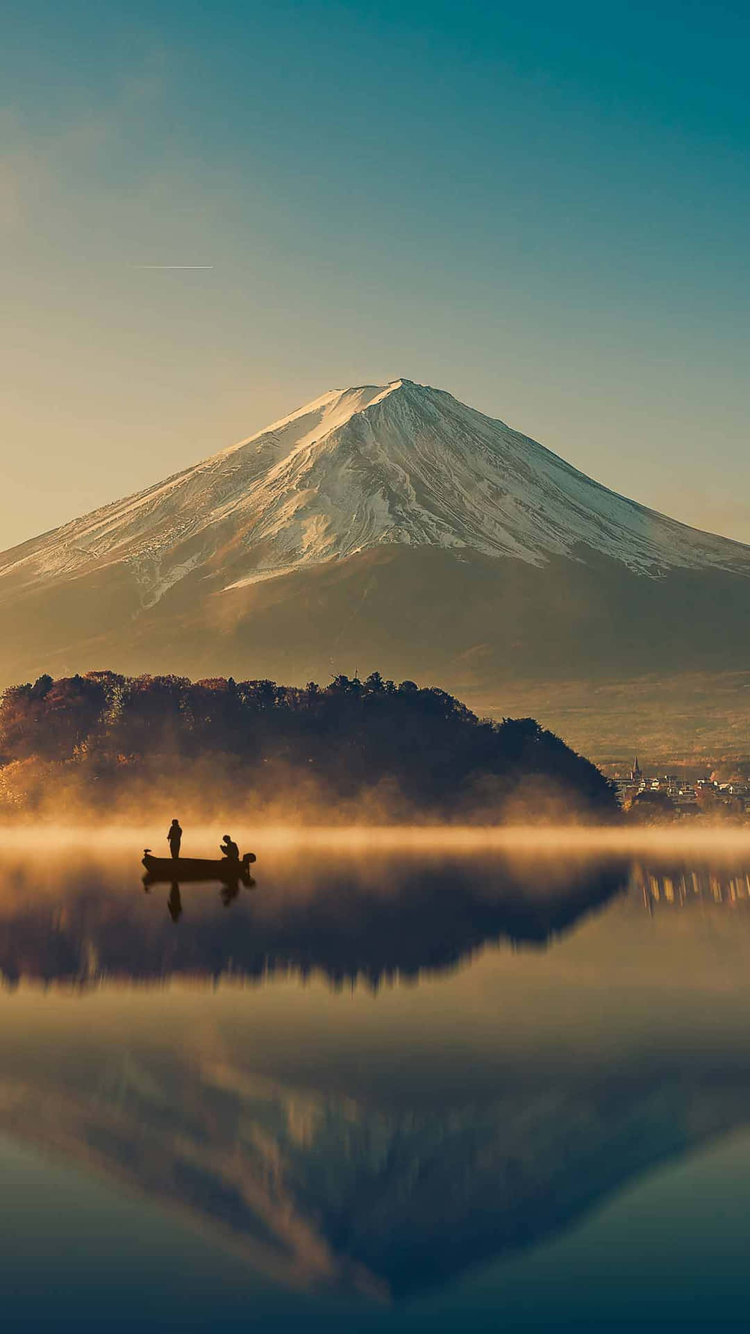 Fuji-san In Japan With Lake View Wallpaper