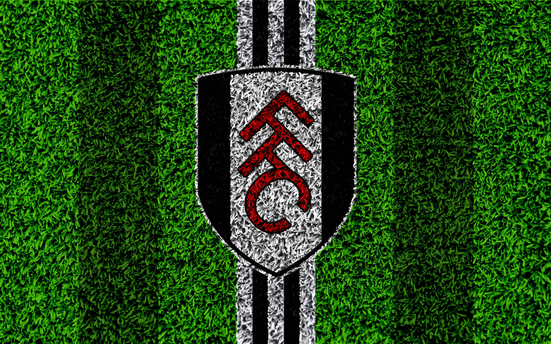 Escudodel Fulham Fc En El Césped. Fondo de pantalla