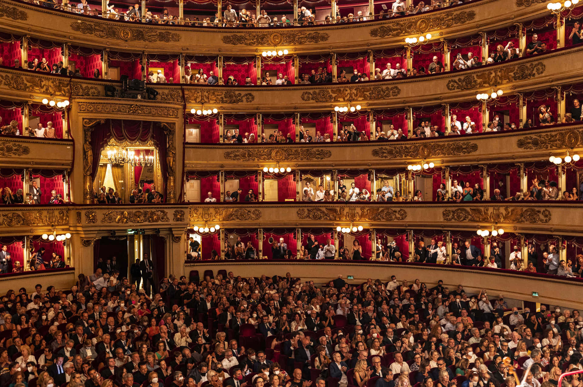Vollersaal Im Opernhaus La Scala Wallpaper