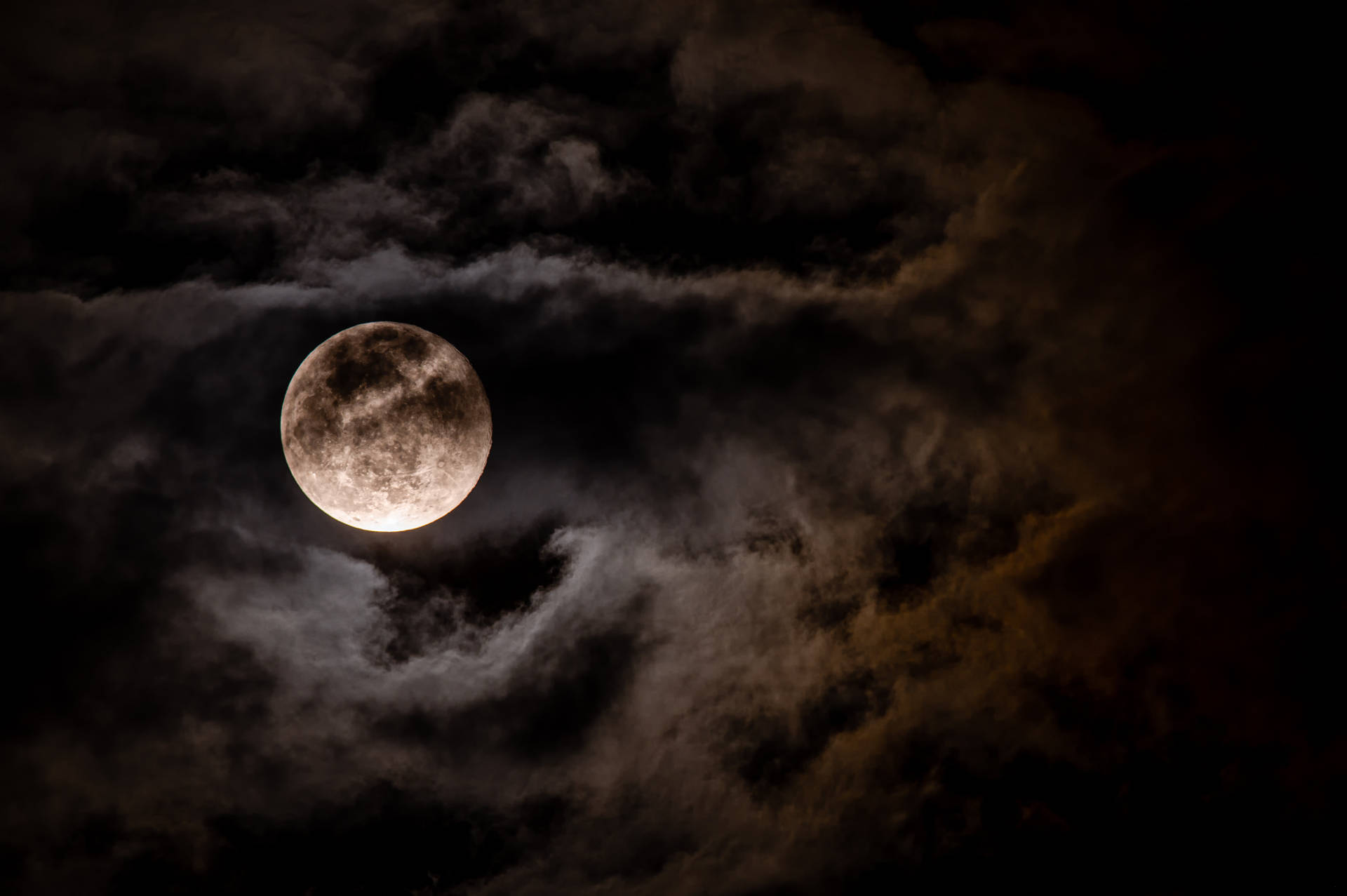 Luna Piena Nel Cielo Nuvoloso Scuro Sfondo